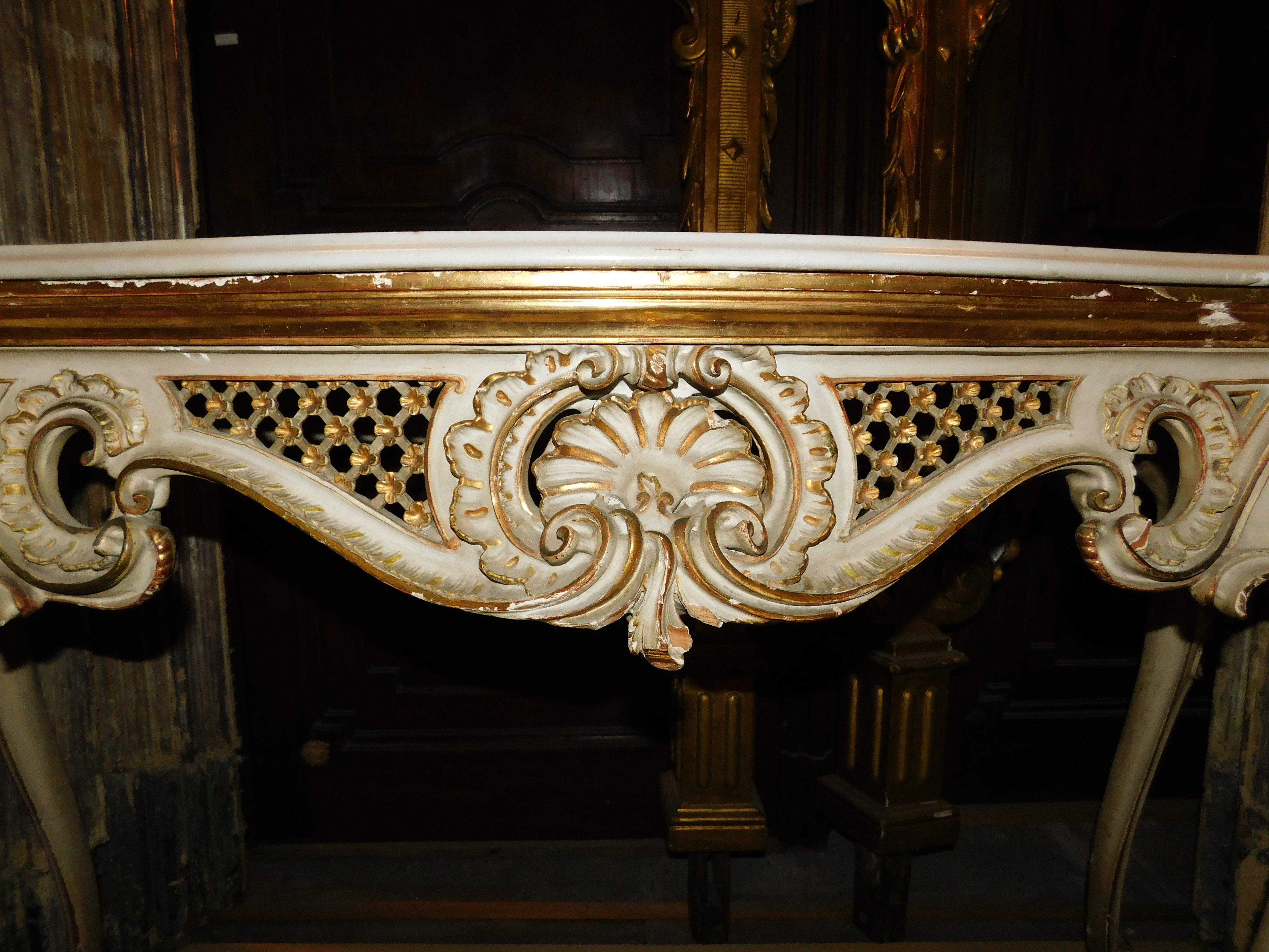 Carved Ancient Console in Lacquered and Gilded Wood, from the 18th Century, Italy For Sale