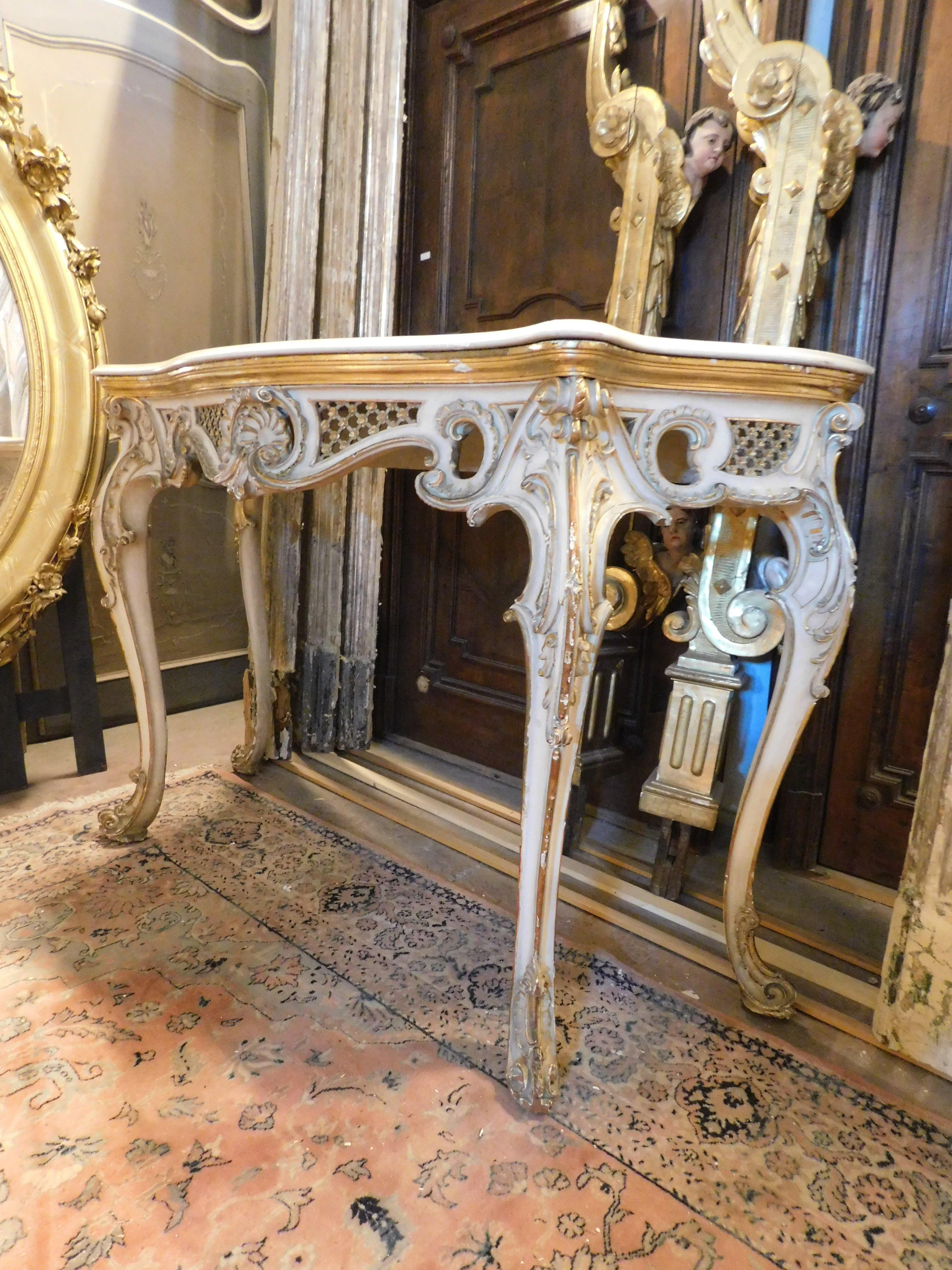 Consola antigua de madera lacada y dorada, del siglo XVIII, Italia Mármol en venta