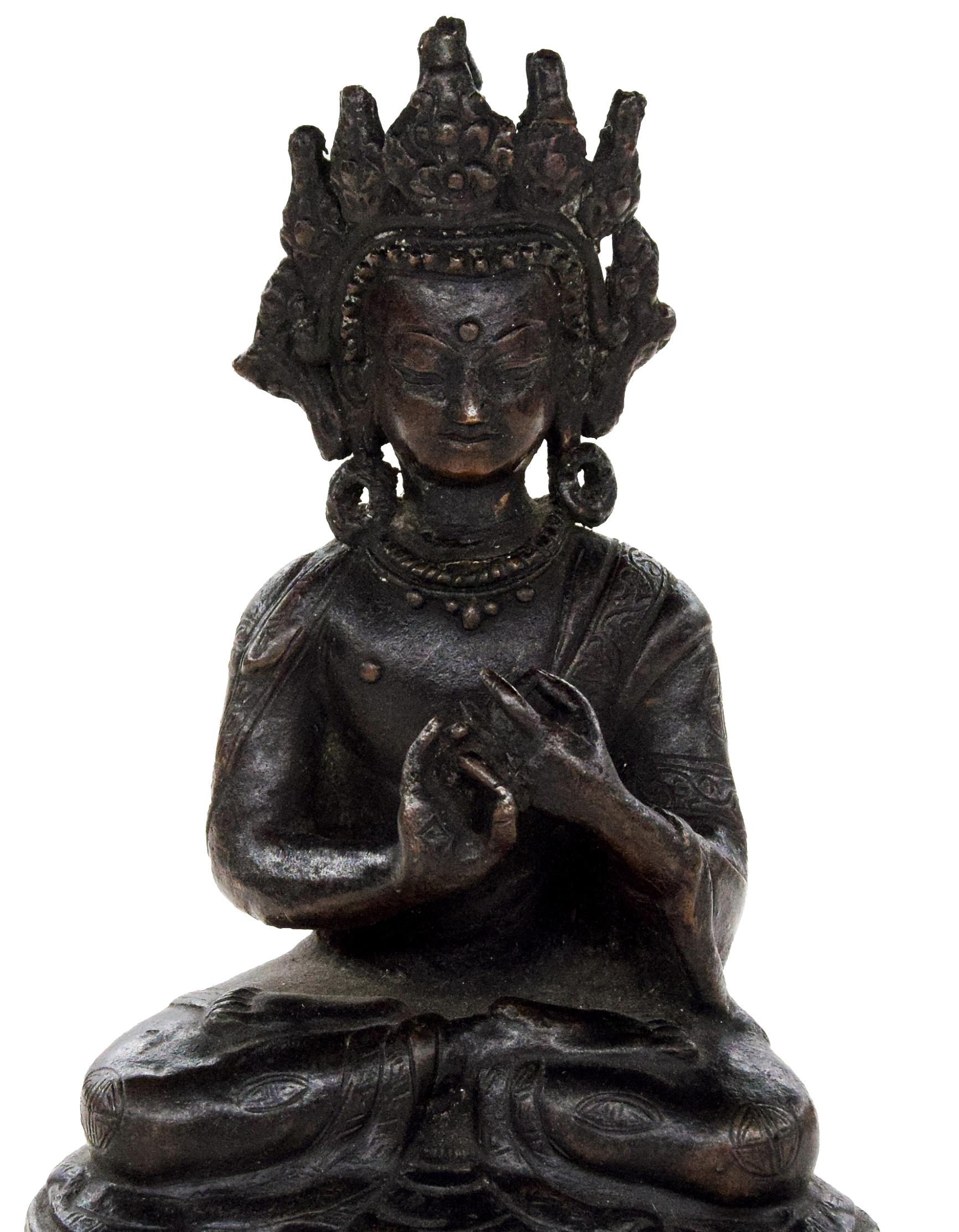 Oriental divinity is a decorative object realized by Anonymous manufacturer at the second half of 19th century in the Far East. This precious sculpture was made entirely in dark patina copper and brass.

Good conditions.

This precious