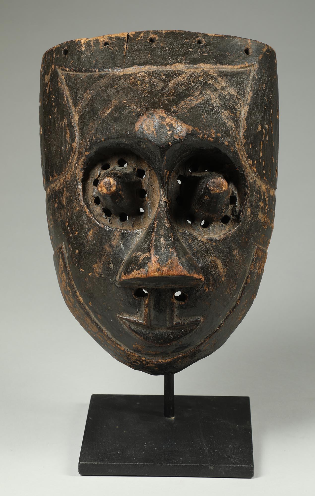 Antica maschera cubista danzata Kuba Patina nera Occhi a cono Congo Africa in vendita 2