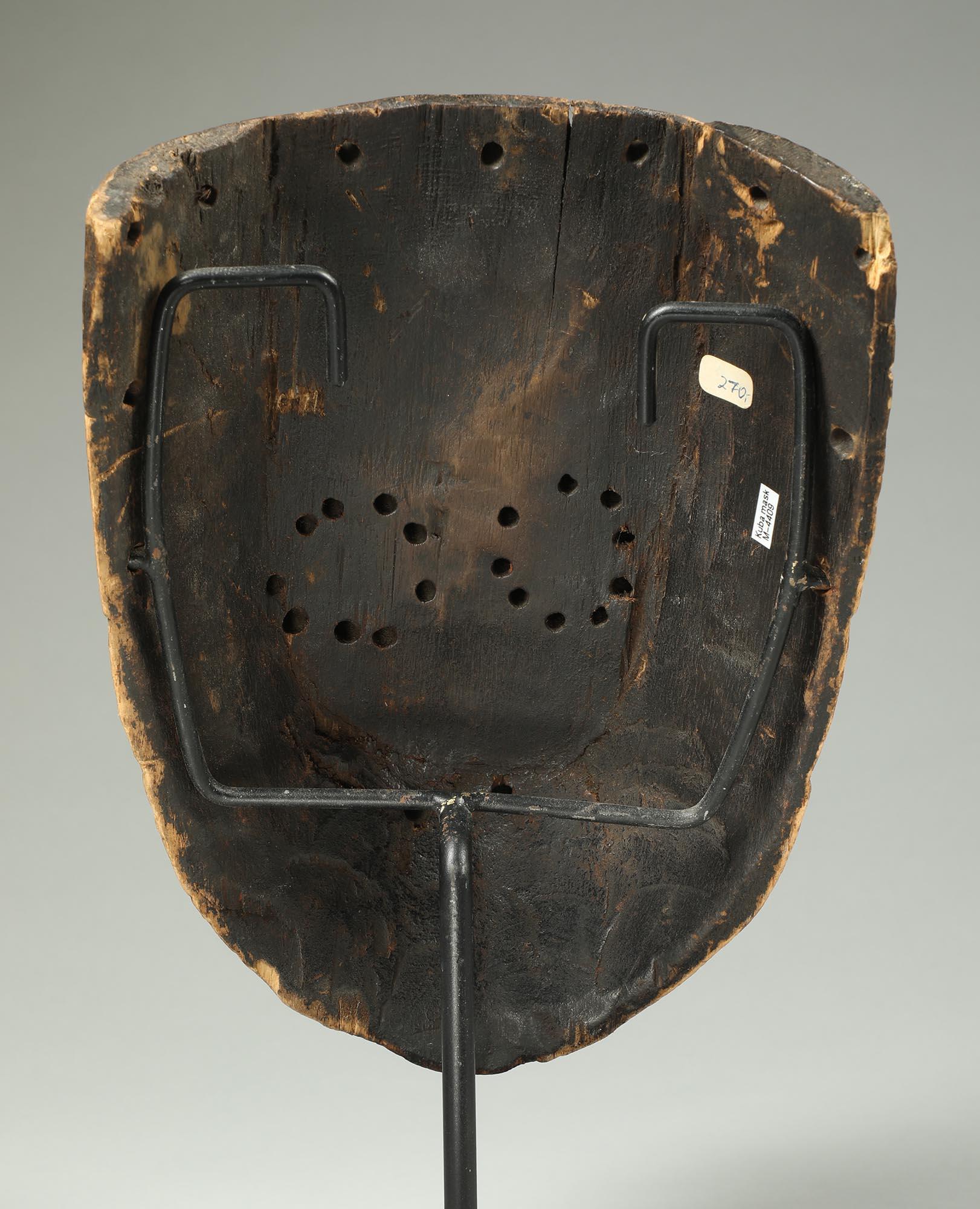 Antica maschera cubista danzata Kuba Patina nera Occhi a cono Congo Africa in vendita 1