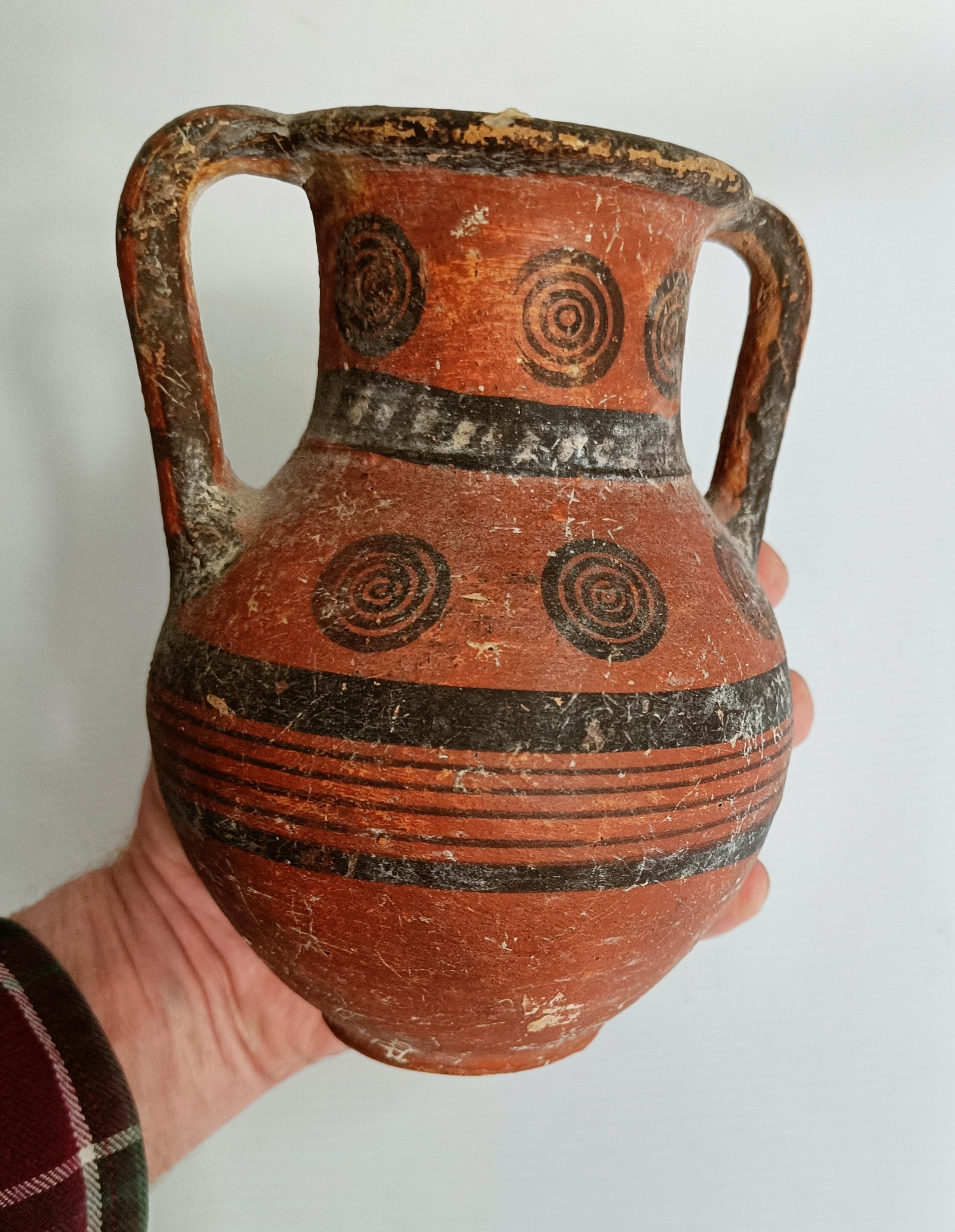 Ancient Cypriot Bichrome Ware Amphora – Black-on-Red Pottery ca. 800–600 BC In Distressed Condition In London, GB