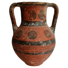 Ancienne amphore chypriote en céramique bichrome - Poterie noir sur rouge vers 800-600 av.
