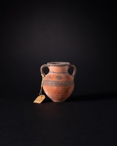 Antica brocca ad anfora cipriota in ceramica rossa con decorazione geometrica
