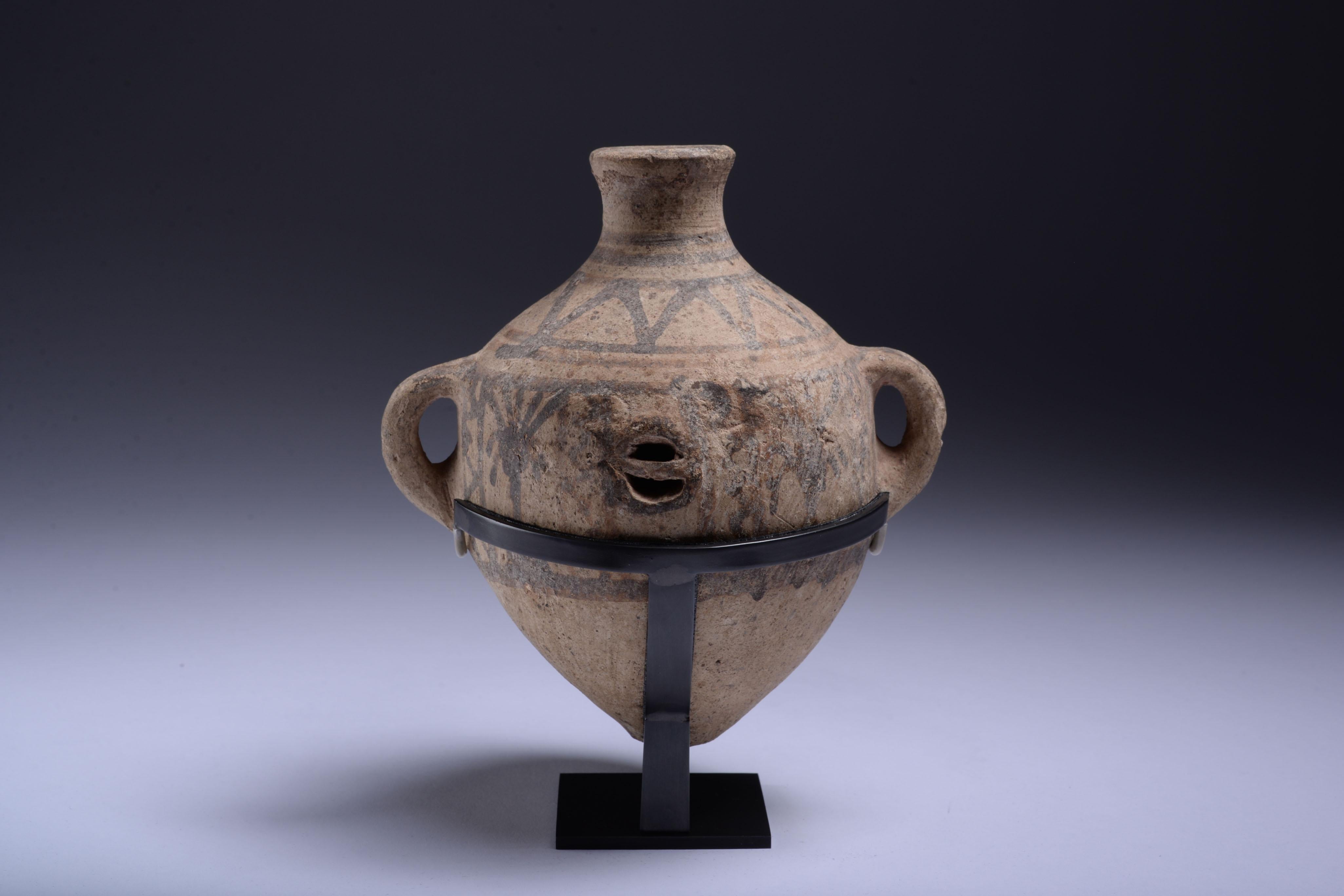 Ancient Cypriot Terracotta Vessel In Excellent Condition In London, GB
