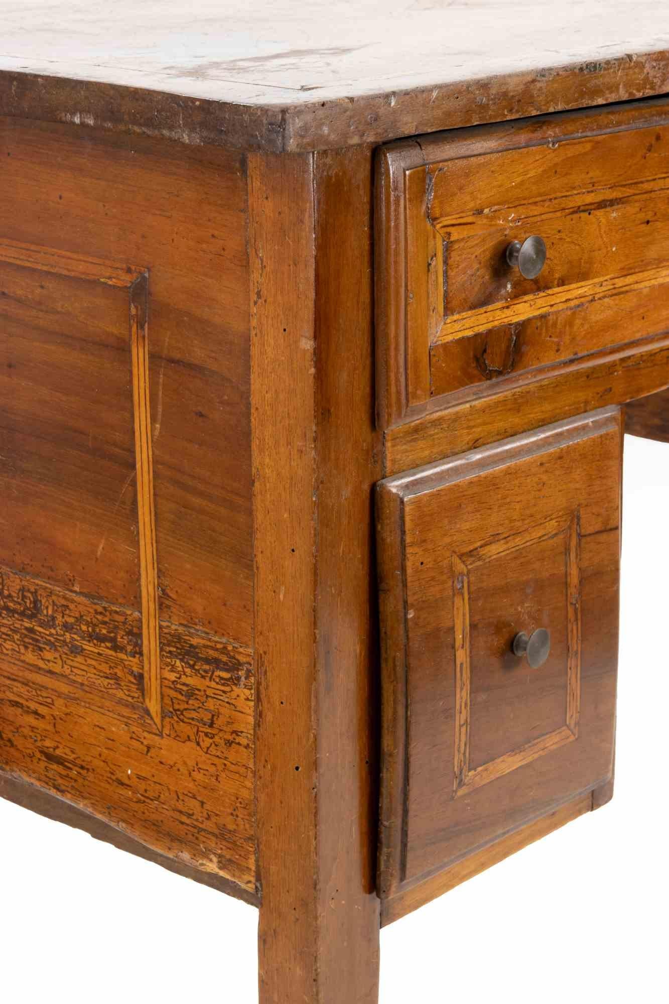 Ancient wooden desk realized in Italy in 19th Century.

Signs of age and two knobs missing, otherwise good condition.