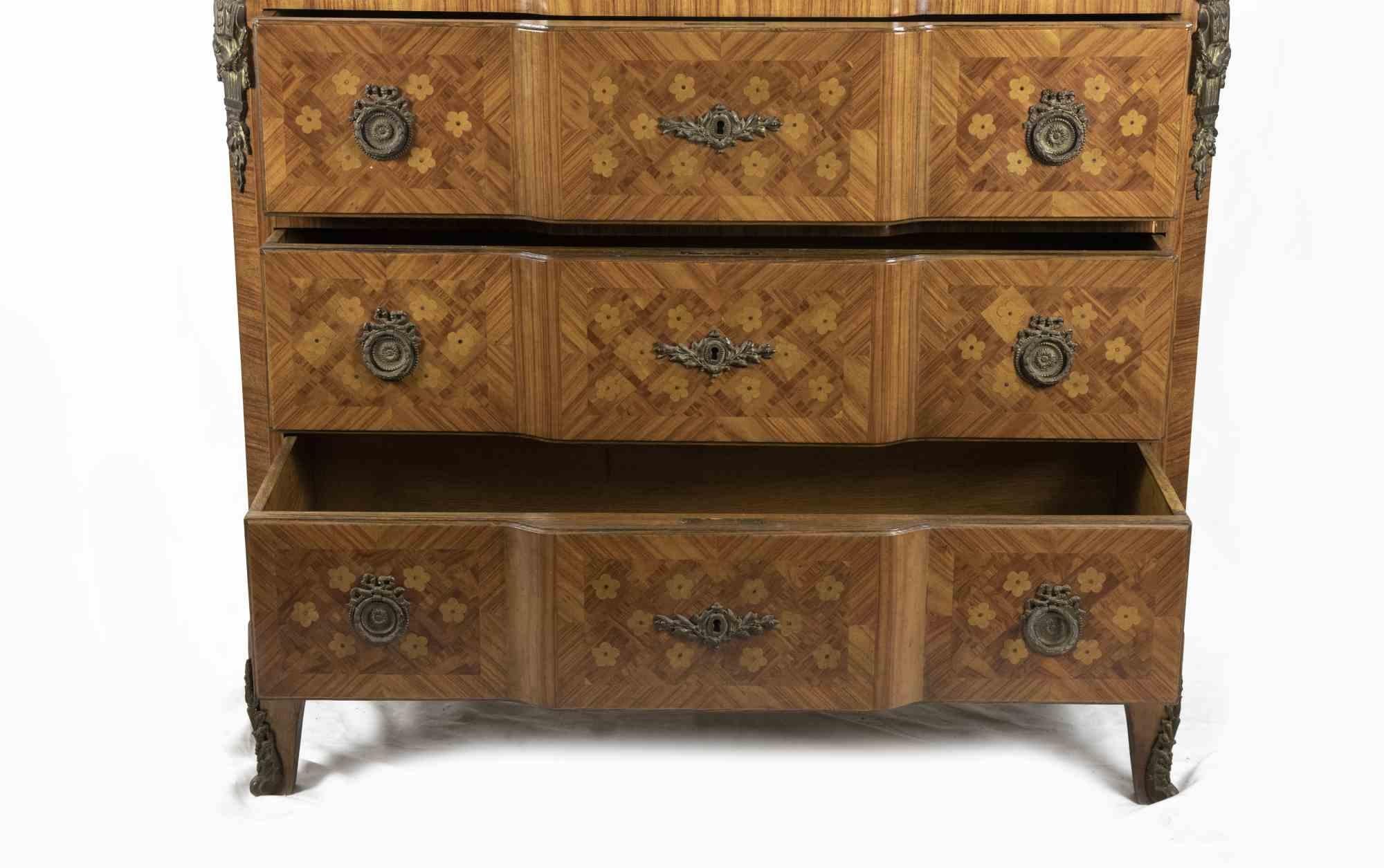 Drawer is an original design furniture item realized by Italian Manufacturer in 18th century.

French chest of drawers in wood entirely inlaid with geometric motifs, with trimmings and friezes in gilded and chiseled bronze.

Consisting of three