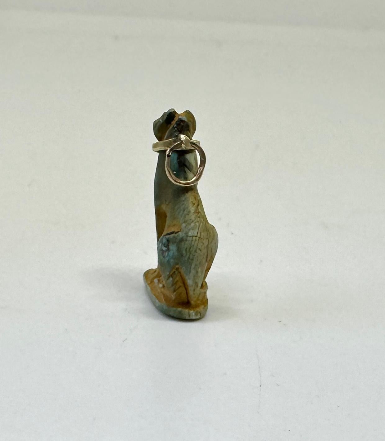 Collier pendentif amulette de chat en faïence de l'Égypte ancienne 700-300 I.C. B.C. Or en vente 5