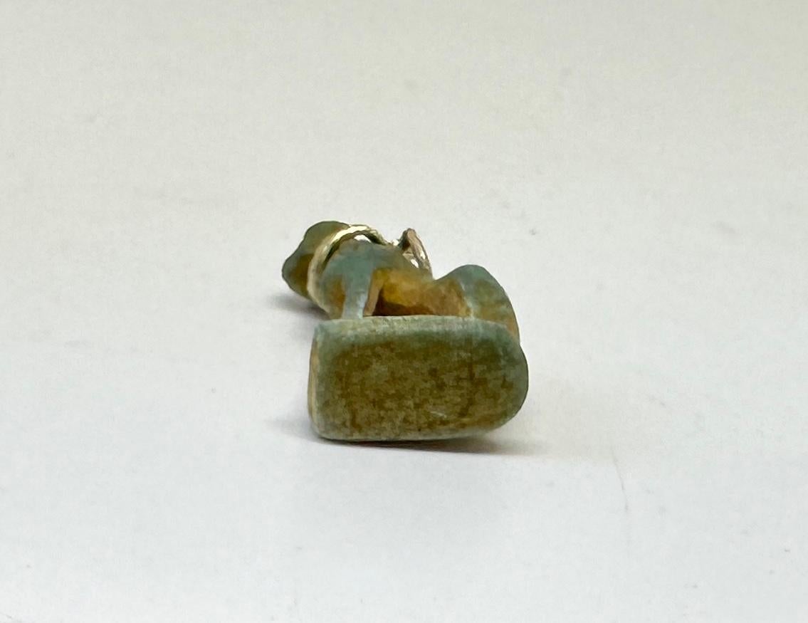 Collier pendentif amulette de chat en faïence de l'Égypte ancienne 700-300 I.C. B.C. Or en vente 6