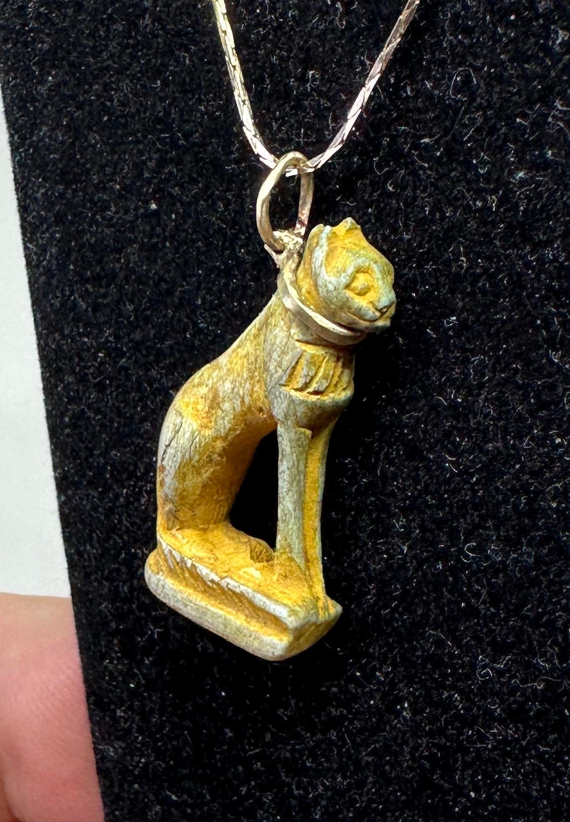 Collier pendentif amulette de chat en faïence de l'Égypte ancienne 700-300 I.C. B.C. Or Unisexe en vente