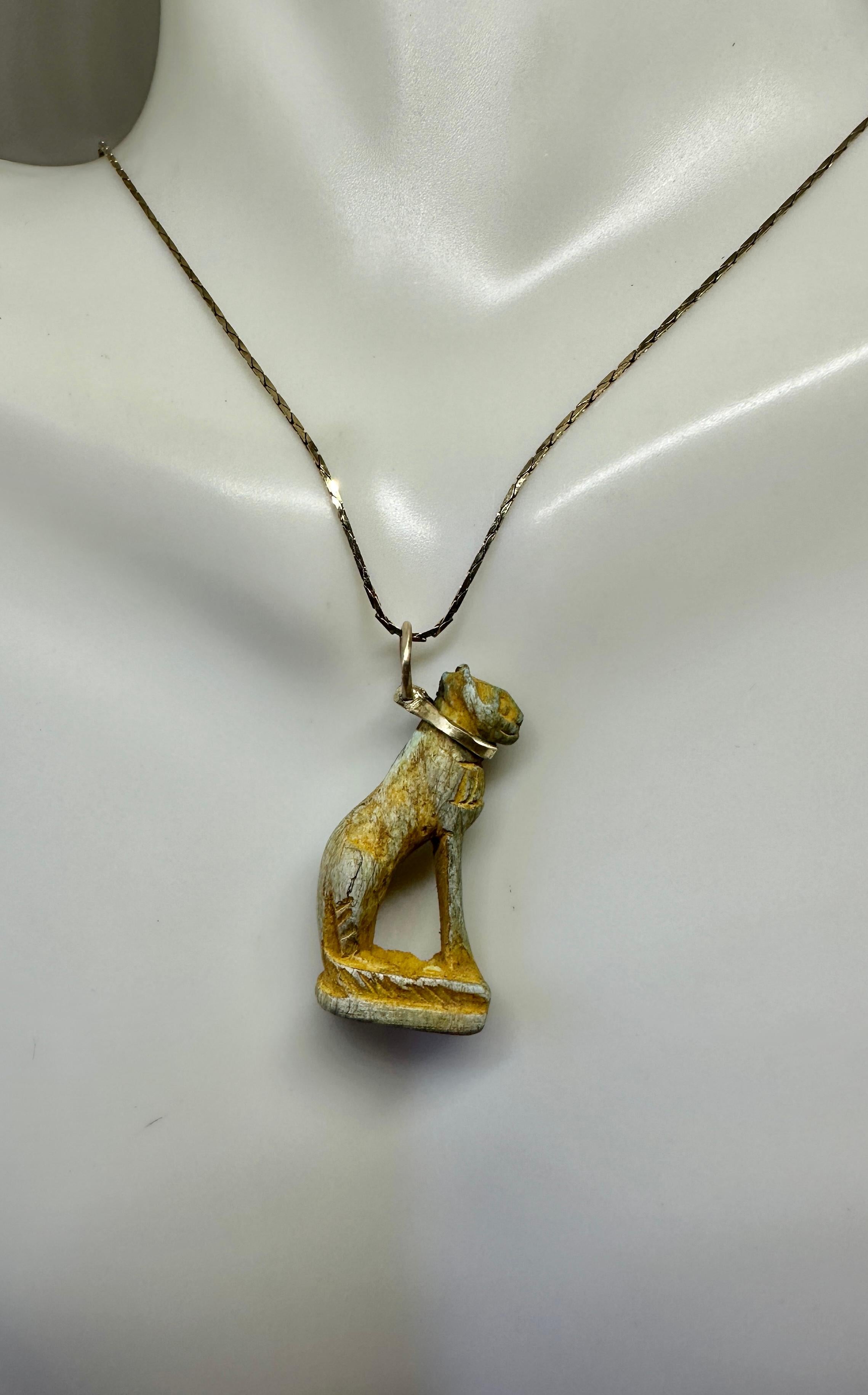 Collier pendentif amulette de chat en faïence de l'Égypte ancienne 700-300 I.C. B.C. Or en vente 1