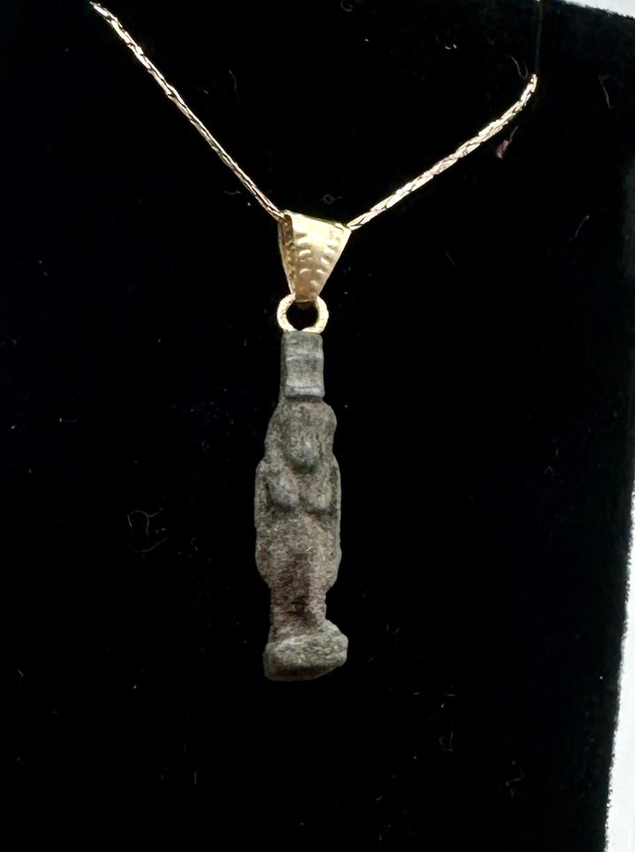Ancient Egyptian Goddess Isis Pendant Necklace 14K Gold 600-300 BC Guarantee In Excellent Condition For Sale In New York, NY