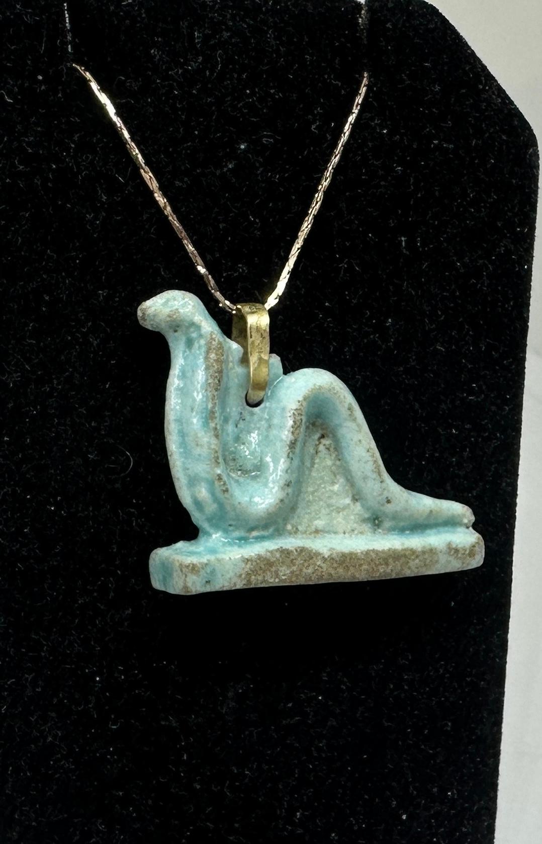 Ancienne Égypte Faience verte Cobra Serpent Uraeus Amulette 600-300 BC 14K Unisexe en vente