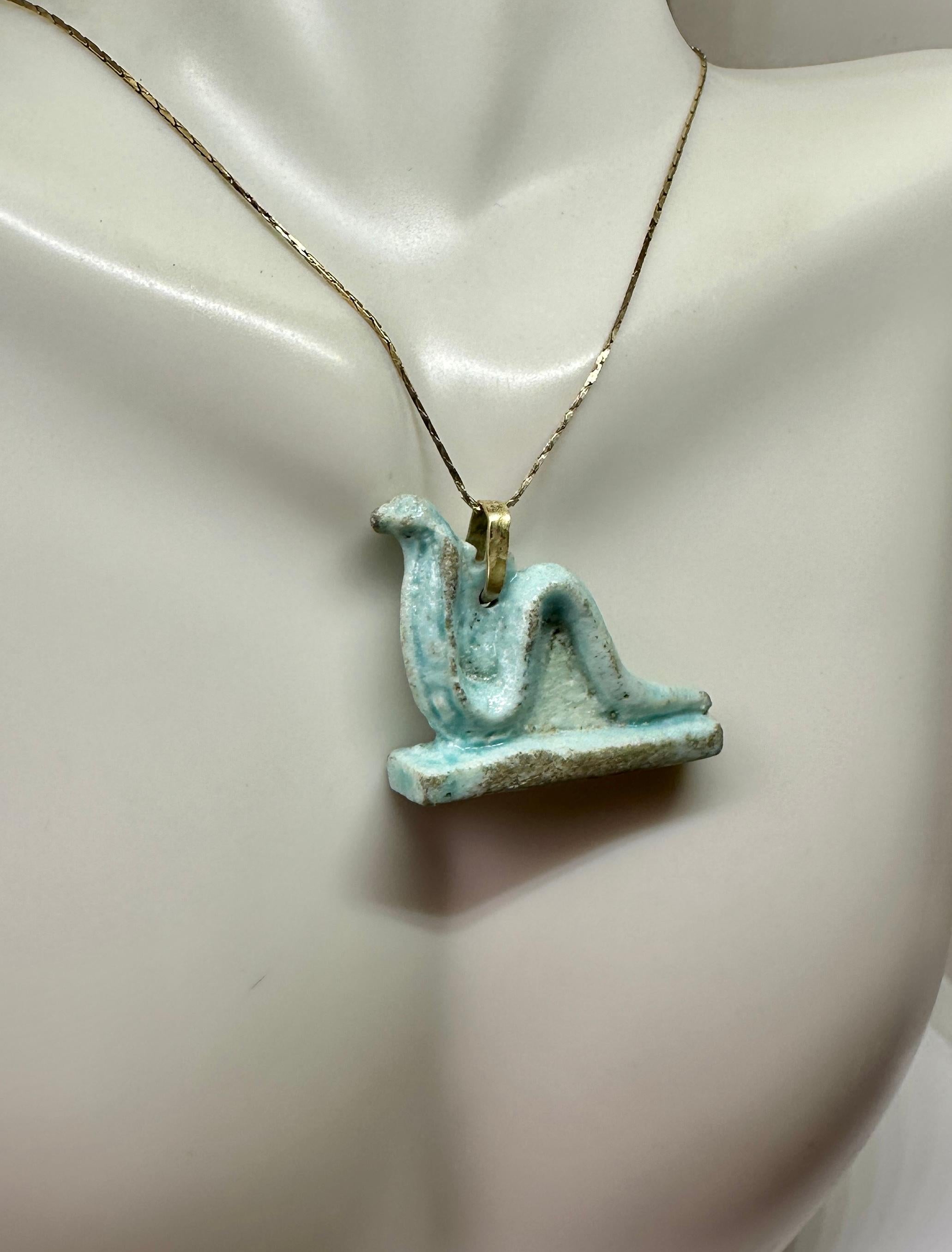 Ancienne Égypte Faience verte Cobra Serpent Uraeus Amulette 600-300 BC 14K en vente 4