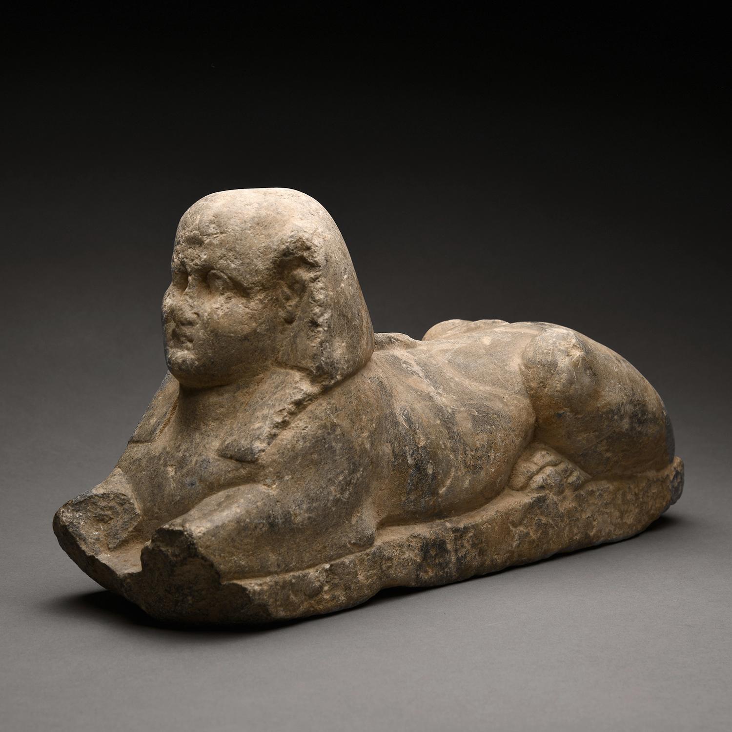 Egizio Ancient Egyptian Grey Marble Sphinx in vendita