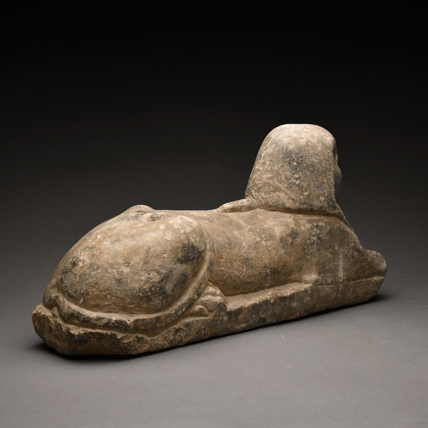 Ancient Egyptian Grey Marble Sphinx In condizioni ottime in vendita a Los Angeles, CA