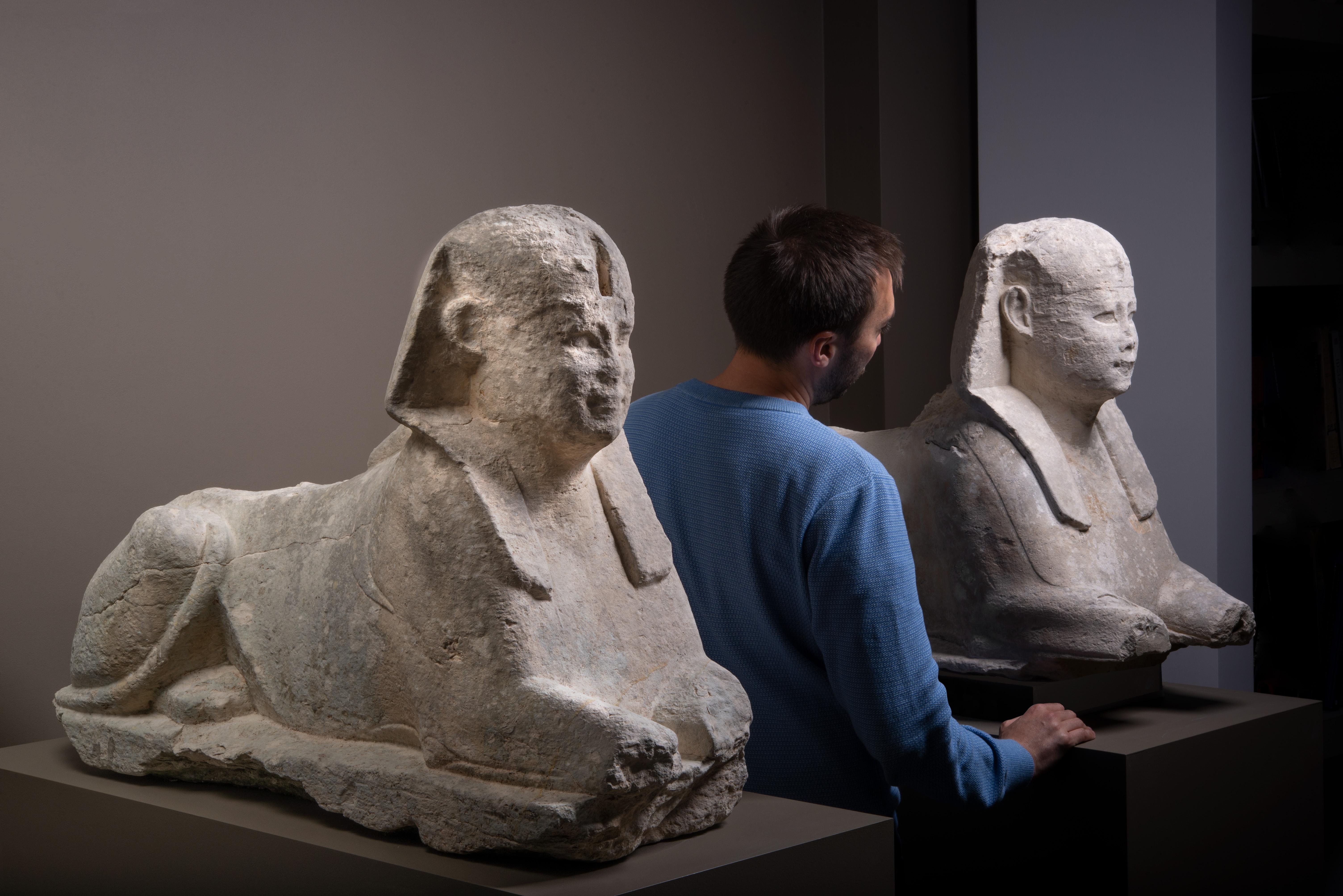 Sphinx de temples monumentaux égyptiens anciens Excellent état - En vente à London, GB