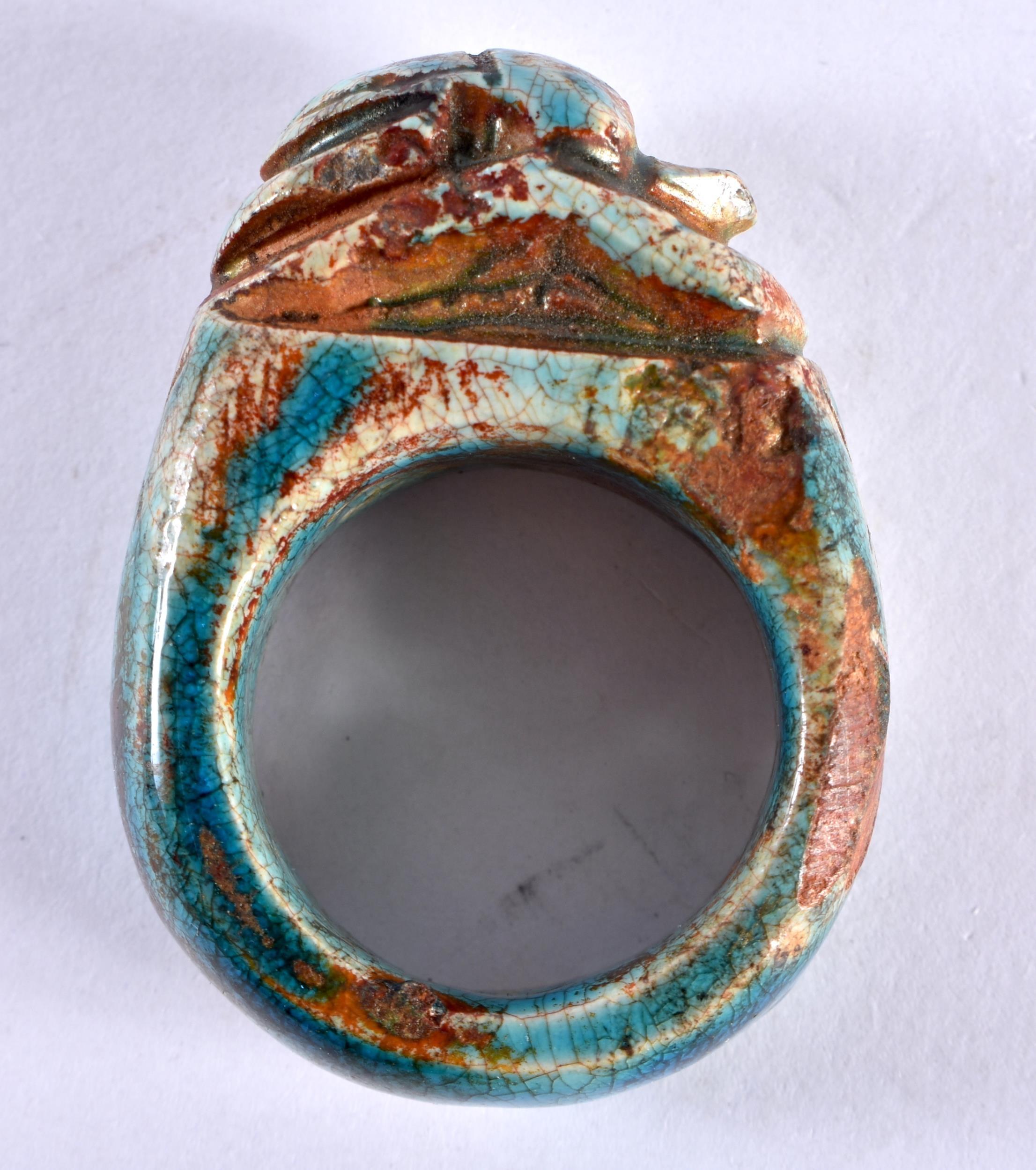 Antiguo anillo egipcio de loza con escarabajo del Nuevo Reino 1550 - 1070 a.C. en Bueno estado para la venta en Nottingham, GB