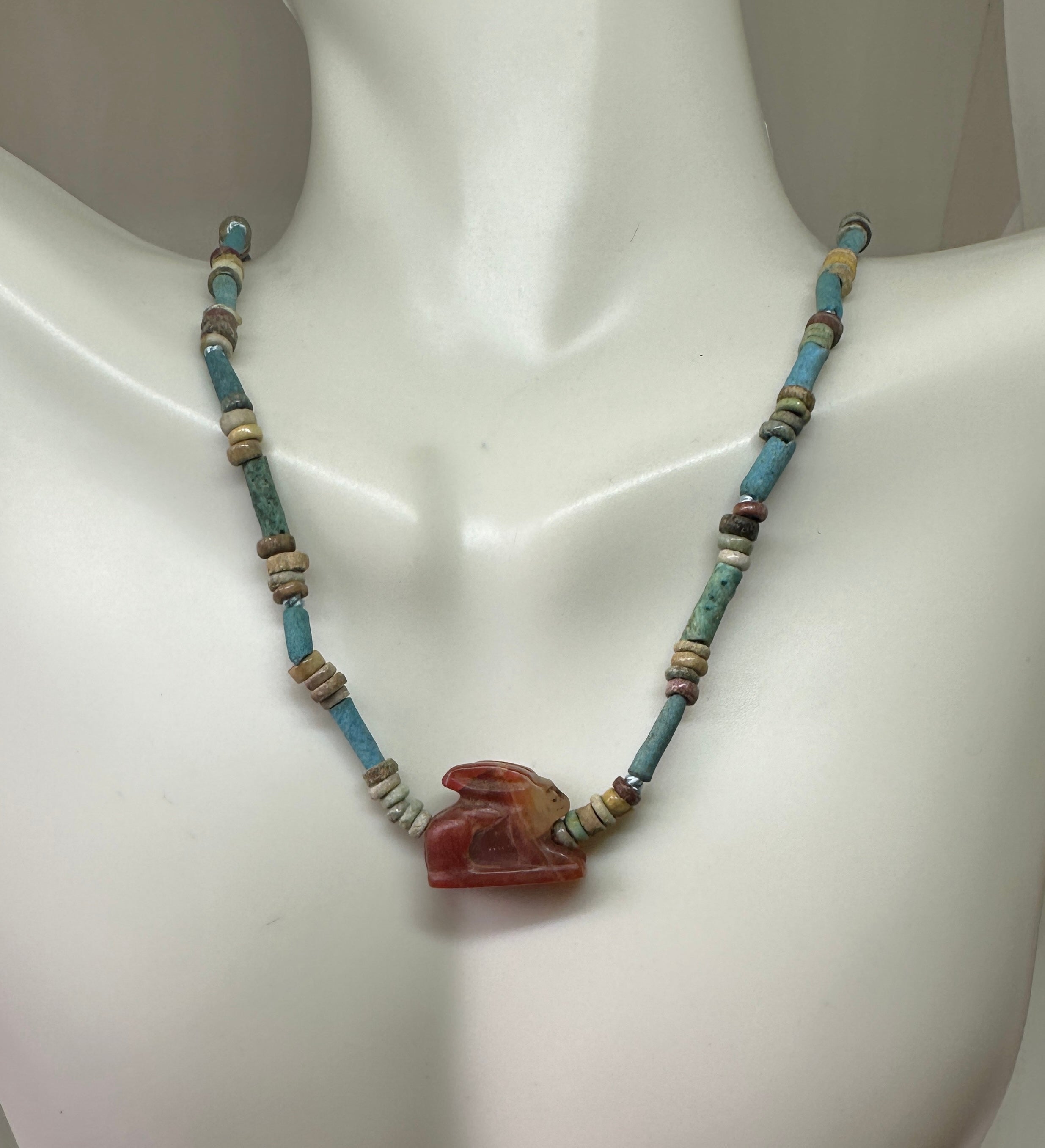 Néo-égyptien Collier Amulette Lapin Lièvre Ancienne Egypte 14K Or Faïence Bleue 600-300 BC en vente