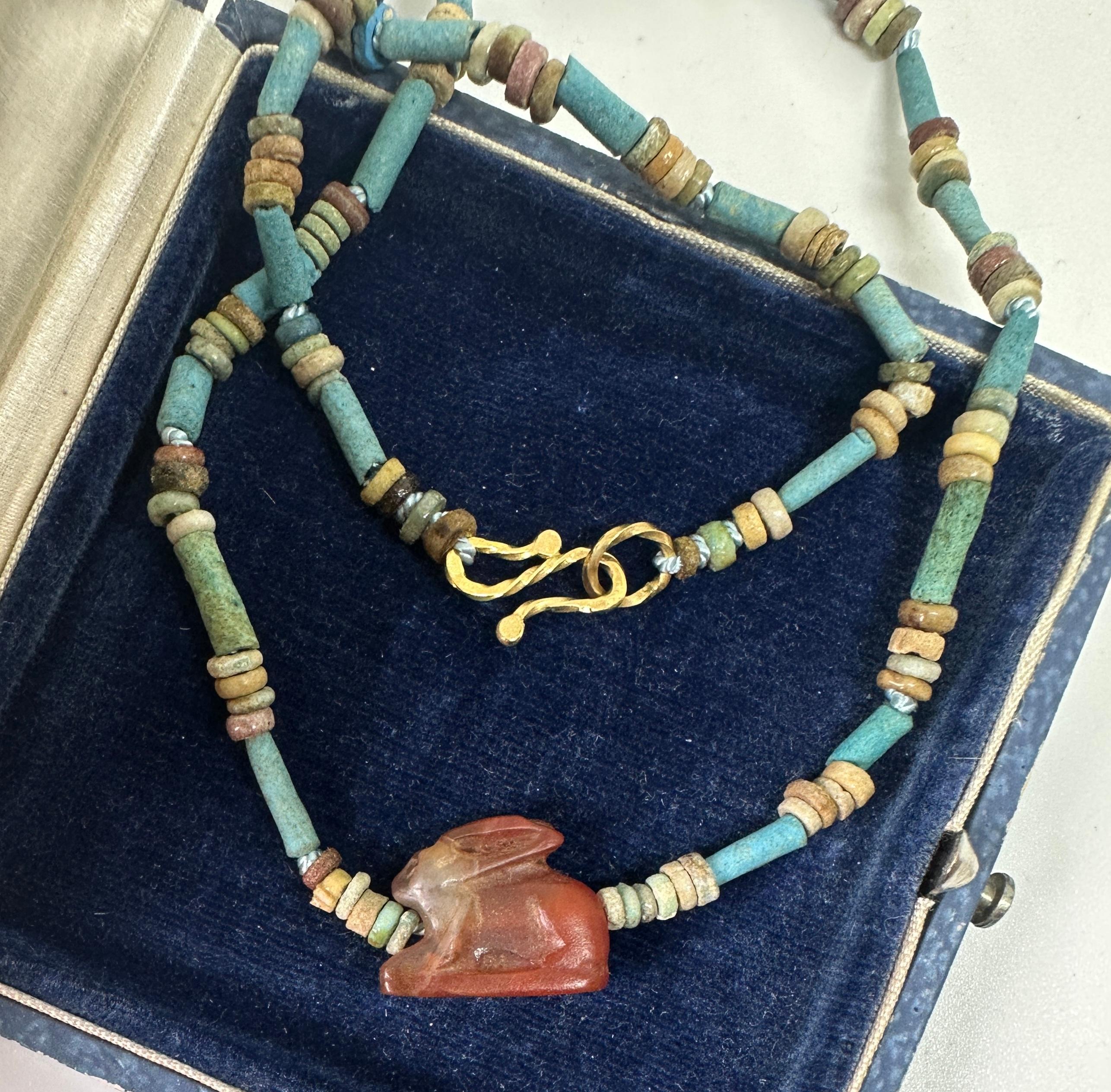 Collier Amulette Lapin Lièvre Ancienne Egypte 14K Or Faïence Bleue 600-300 BC Unisexe en vente
