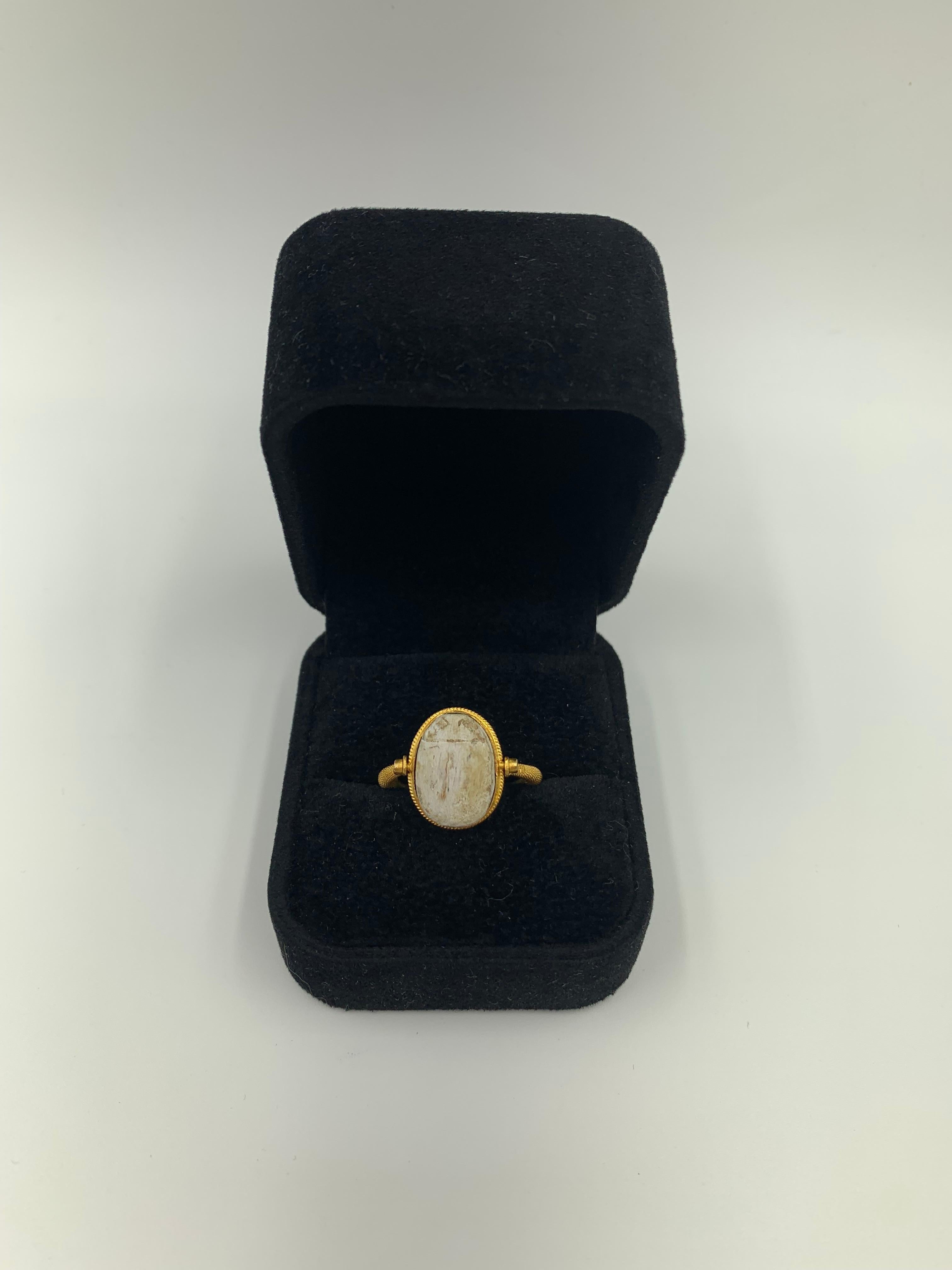 Ancienne amulette de scarabée égyptienne pivotante en or jaune 22 carats en vente 5