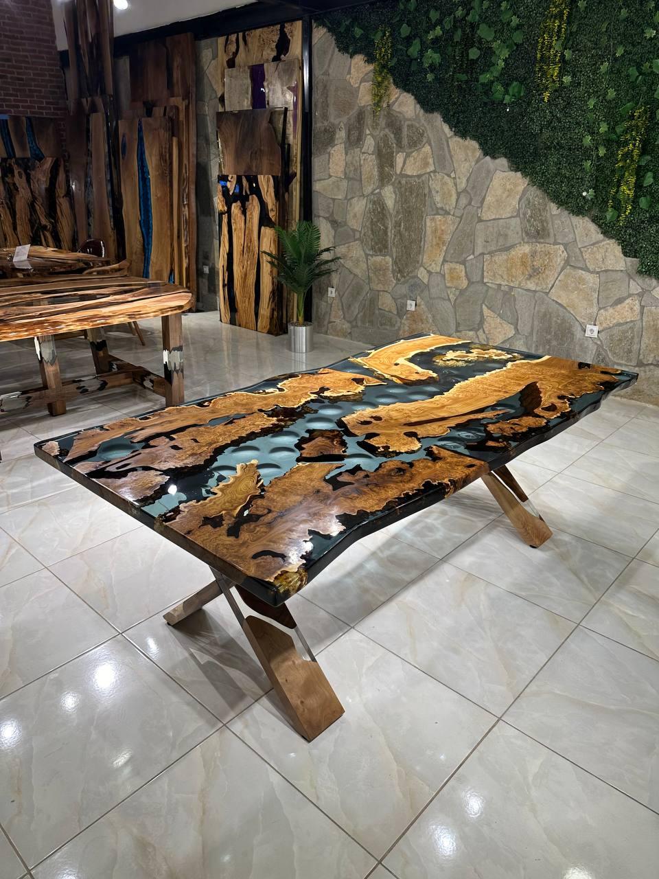 Tavolo da sala da pranzo in legno e resina epossidica con bordo vivo, Tavolo da sala da pranzo in noce In condizioni Nuovo in vendita a İnegöl, TR