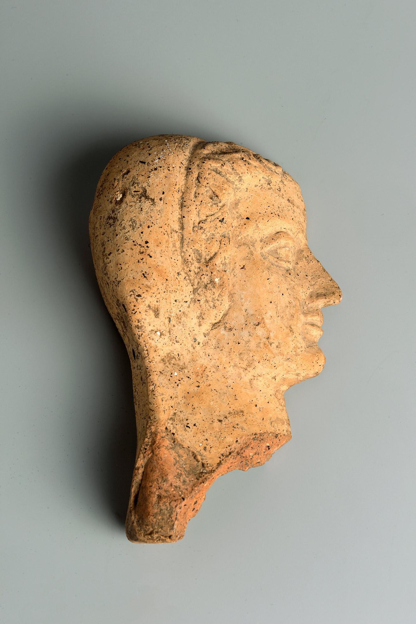 Ancient Etruscan Terracotta Votive Head In Good Condition For Sale In Lugano, CH