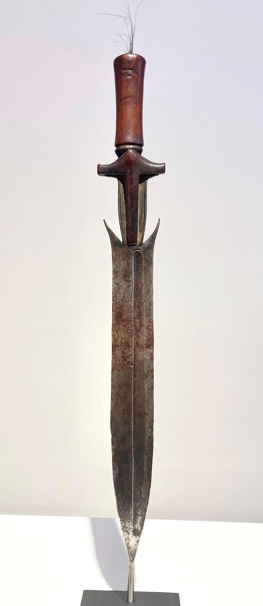Antigua Espada Fang Ntsakh Ou Fa Pueblo Fang Gabón Arte Africano Congo Siglo XIX en venta 5