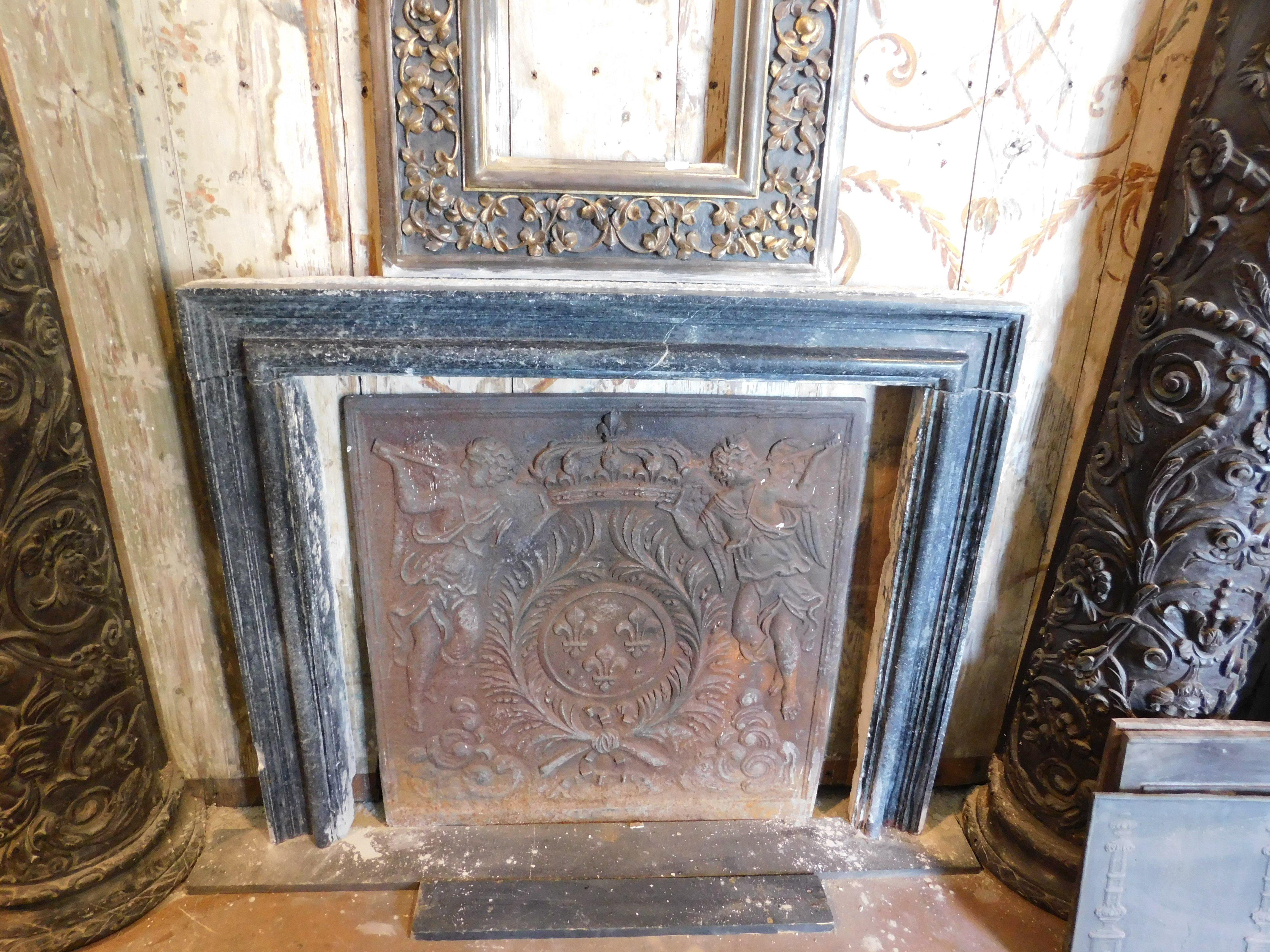 Italian Fireplace mantle in green Serpentine marble, from Tuscany (Italy) For Sale