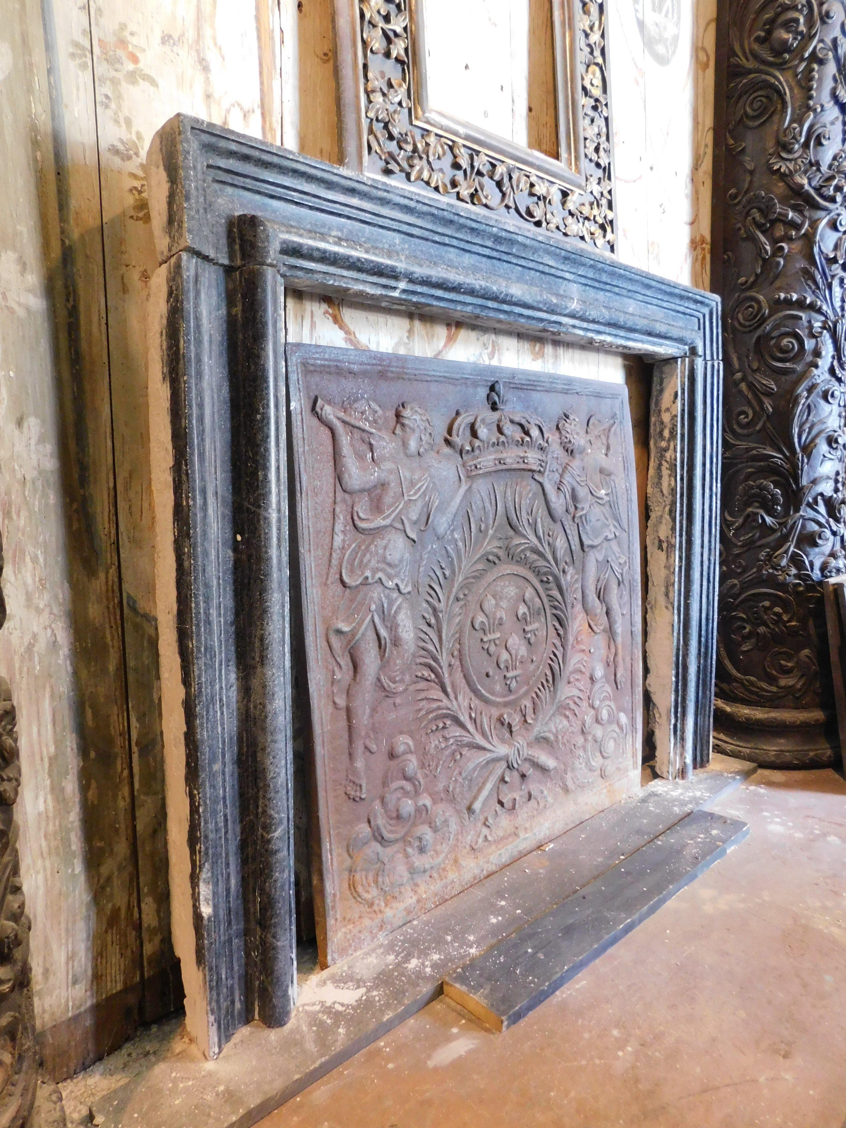 Hand-Carved Fireplace mantle in green Serpentine marble, from Tuscany (Italy) For Sale