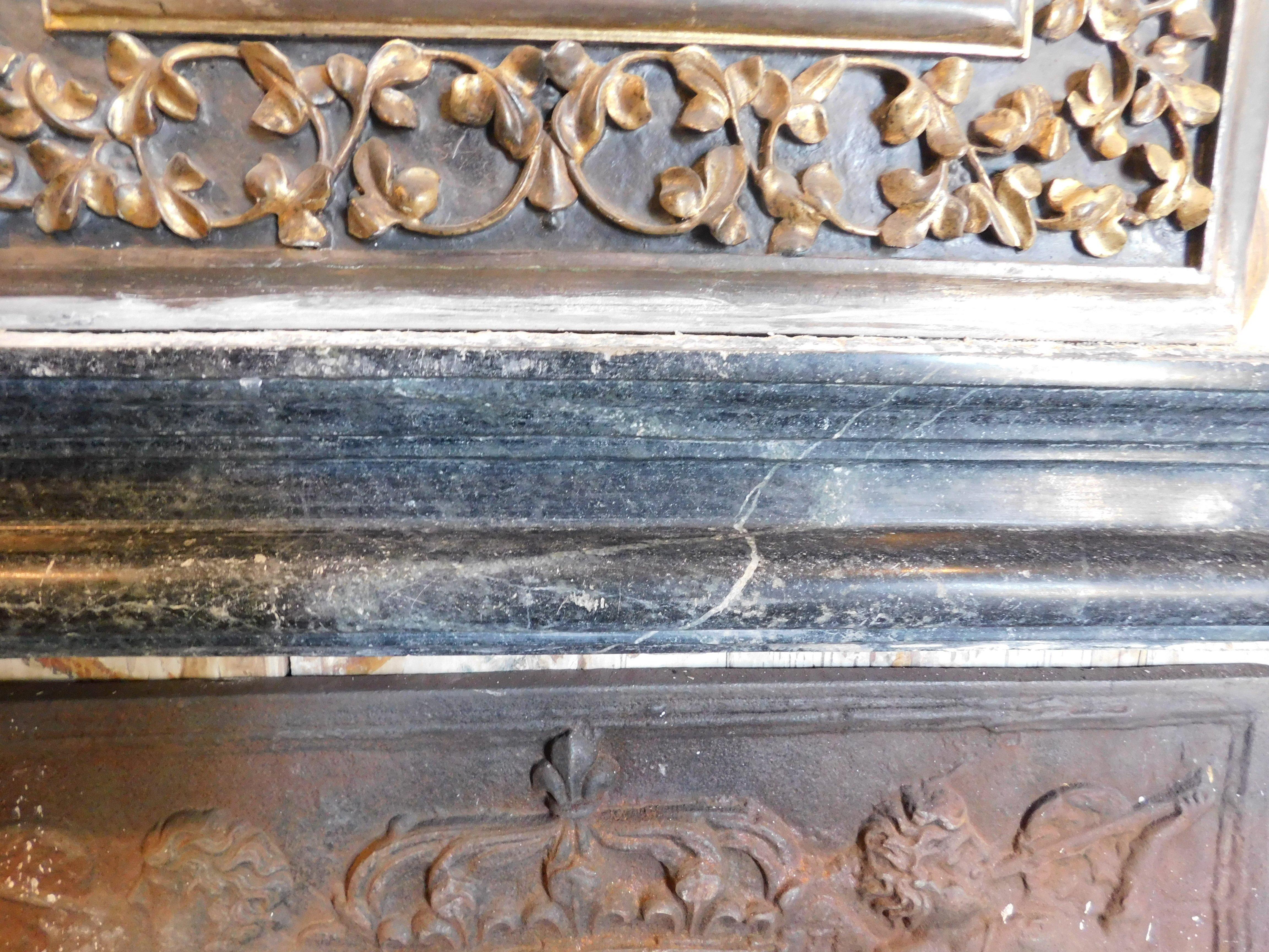 18th Century and Earlier Fireplace mantle in green Serpentine marble, from Tuscany (Italy) For Sale