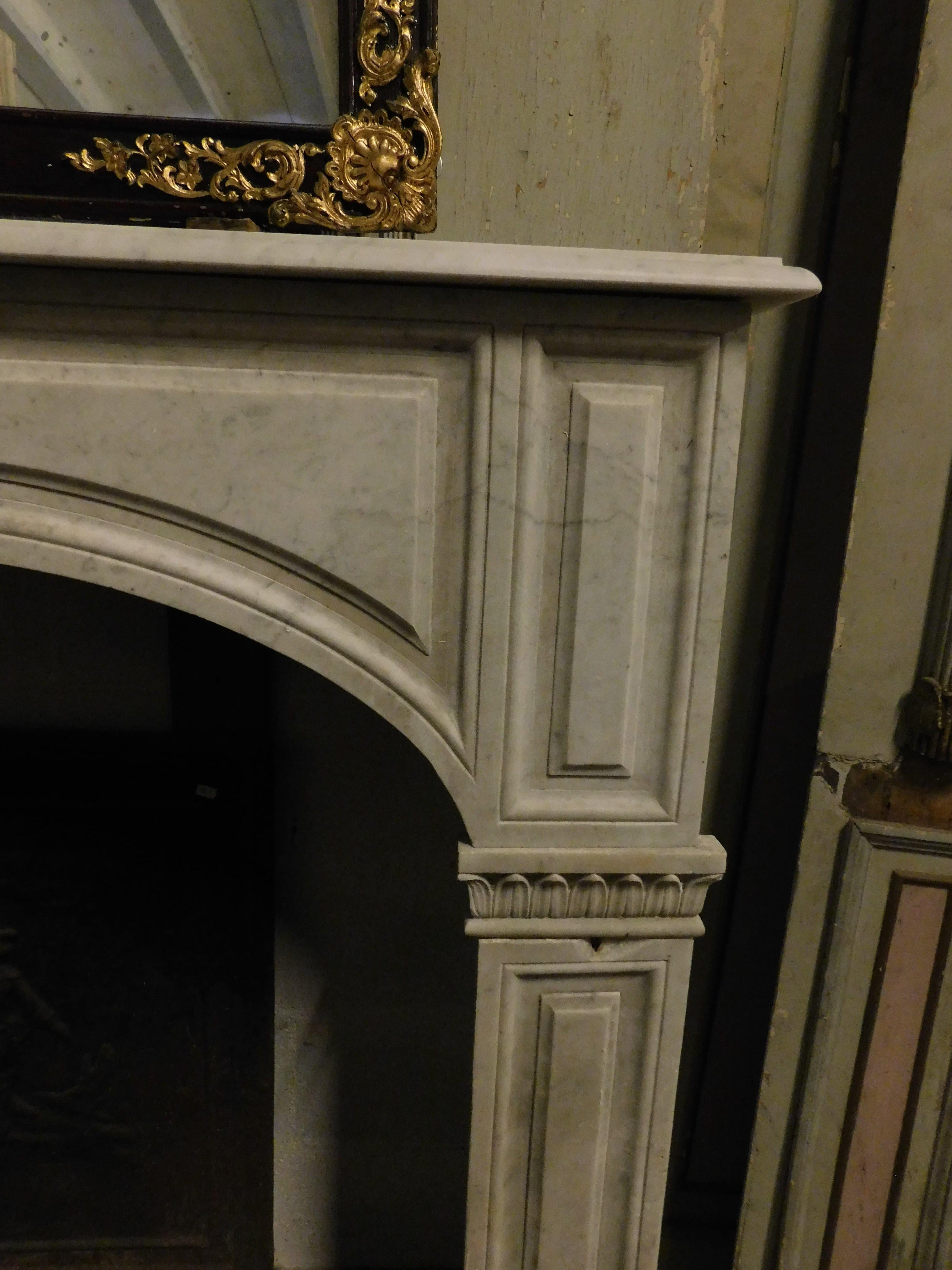 19th Century Ancient Fireplace in White Marble, Carved. Turin, 1800s For Sale