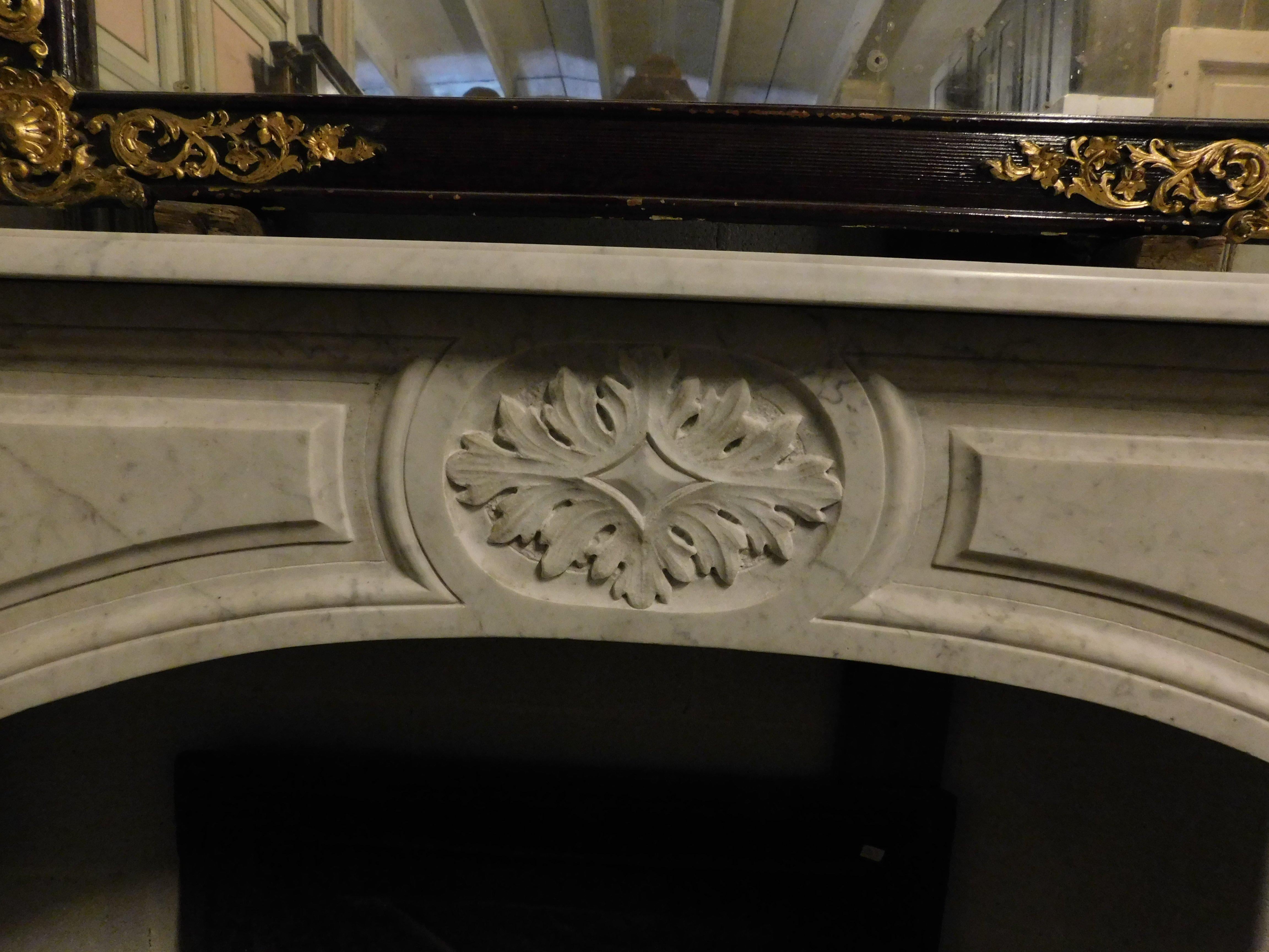 Ancient Fireplace in White Marble, Carved. Turin, 1800s For Sale 1