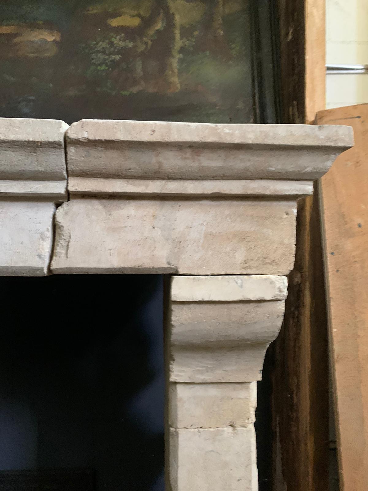 Ancient fireplace mantle in Trani stone, from Italy in the 19th century For Sale 8