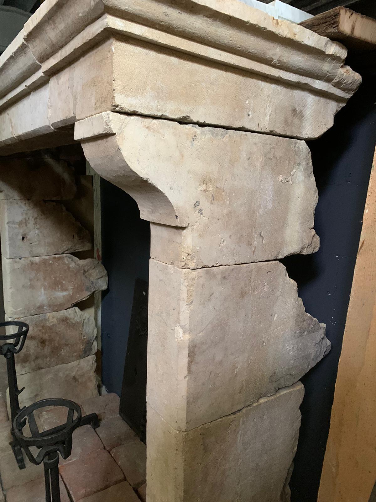 Ancient fireplace mantle in Trani stone, from Italy in the 19th century For Sale 9