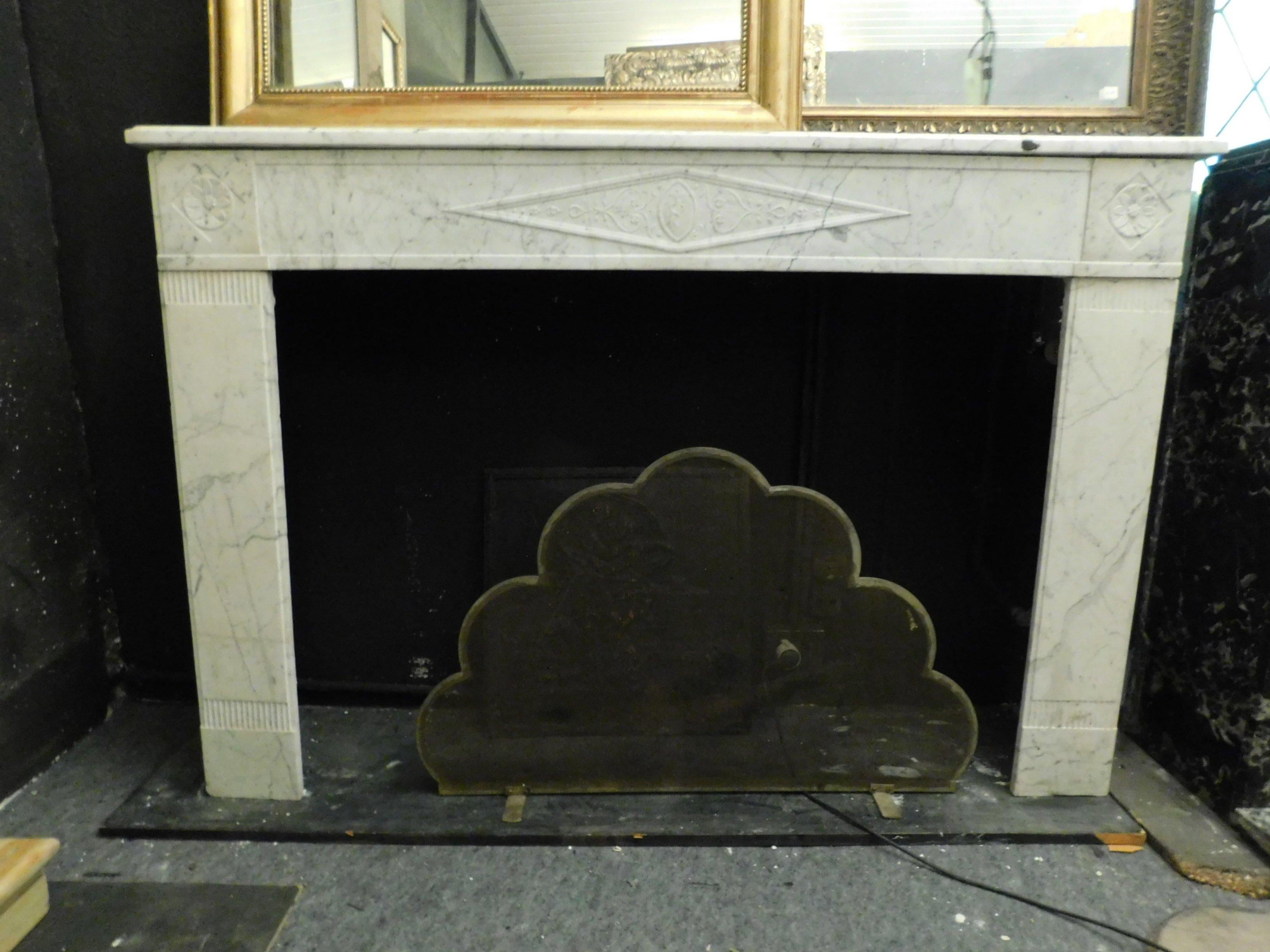 Ancient fireplace mantel in white marble carved with neoclassical motifs and esculapio symbol of pharmacy and medicine, built in the second half of the 19th century, for a doctor's house in France.
Perfect for Classic or modern environments,