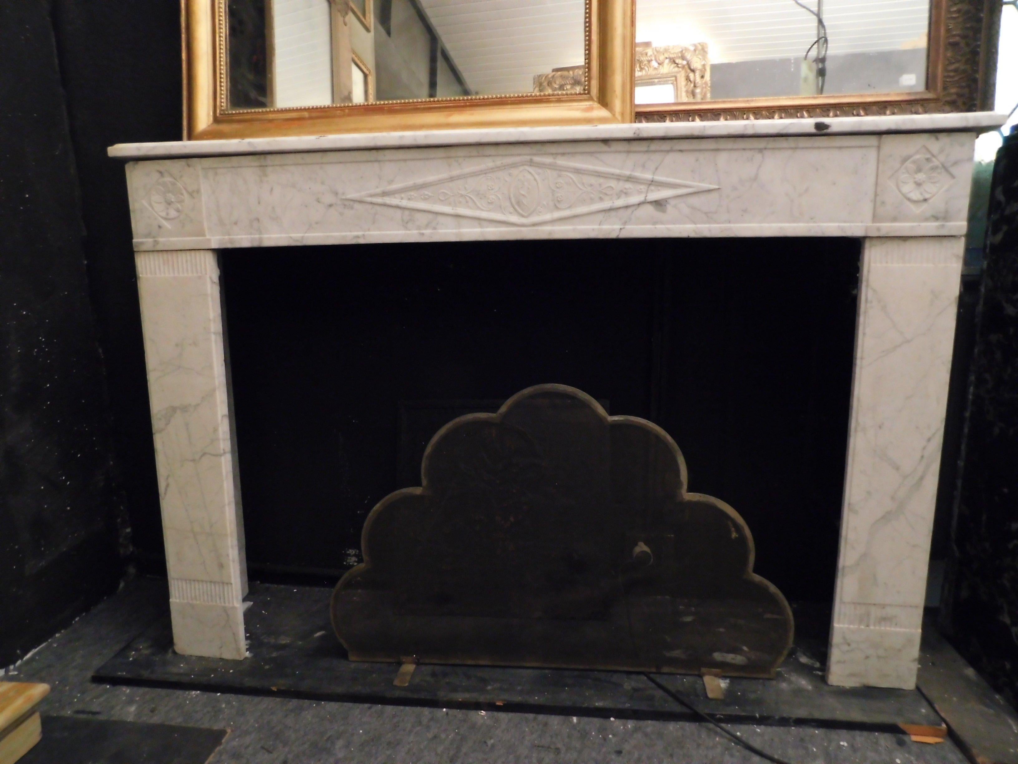 Ancient Fireplace Mantle White Marble Neoclassical Aesculapius, 1800, France In Good Condition In Cuneo, Italy (CN)