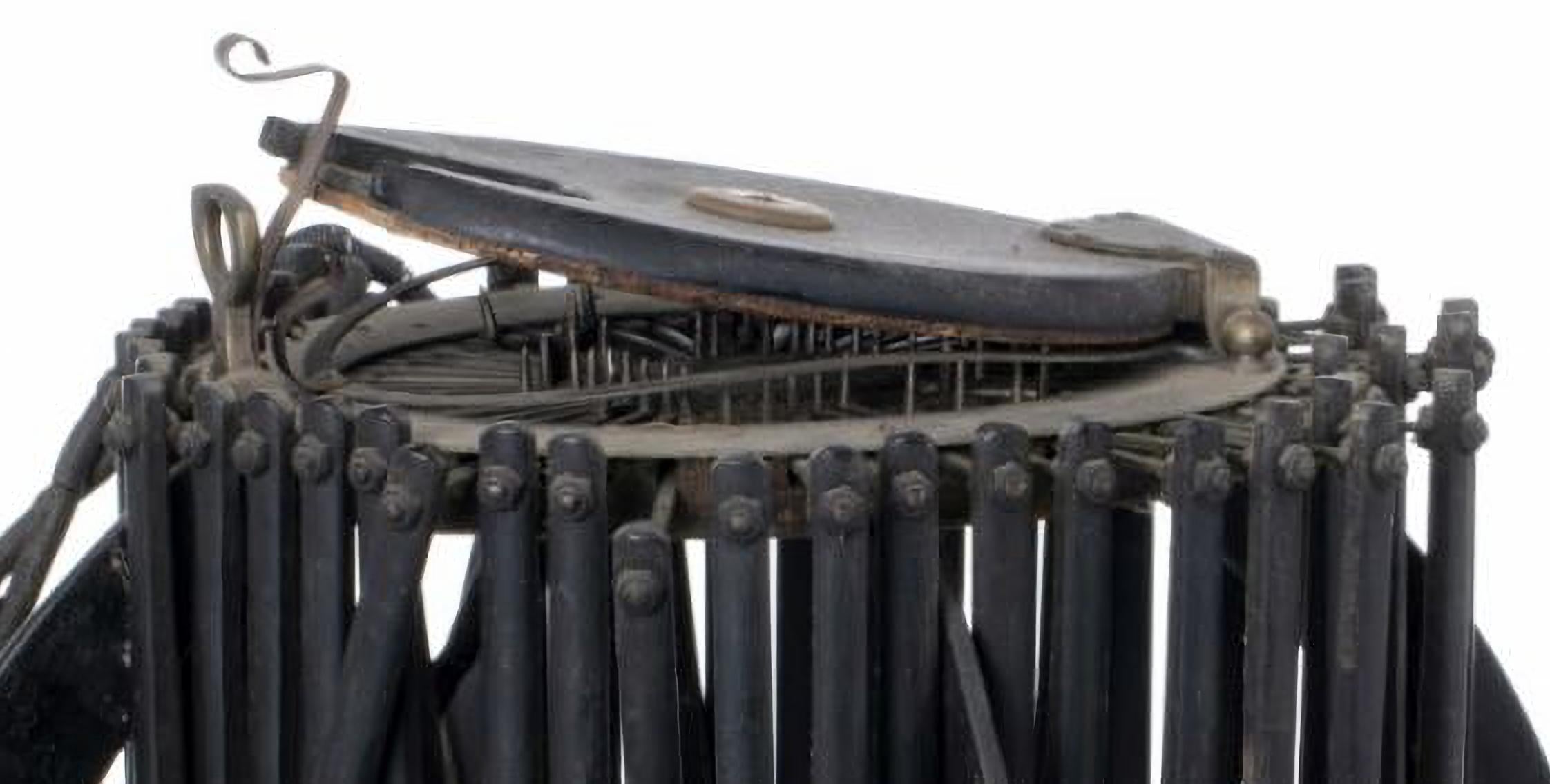 FORME ANCIENNE DE CHAPEAUX FRANCAIS début 20ème siècle

de la marque Maillard Allie en bois et métal.
Petits défauts, non testé.
Dim. : 19 x 29 cm
