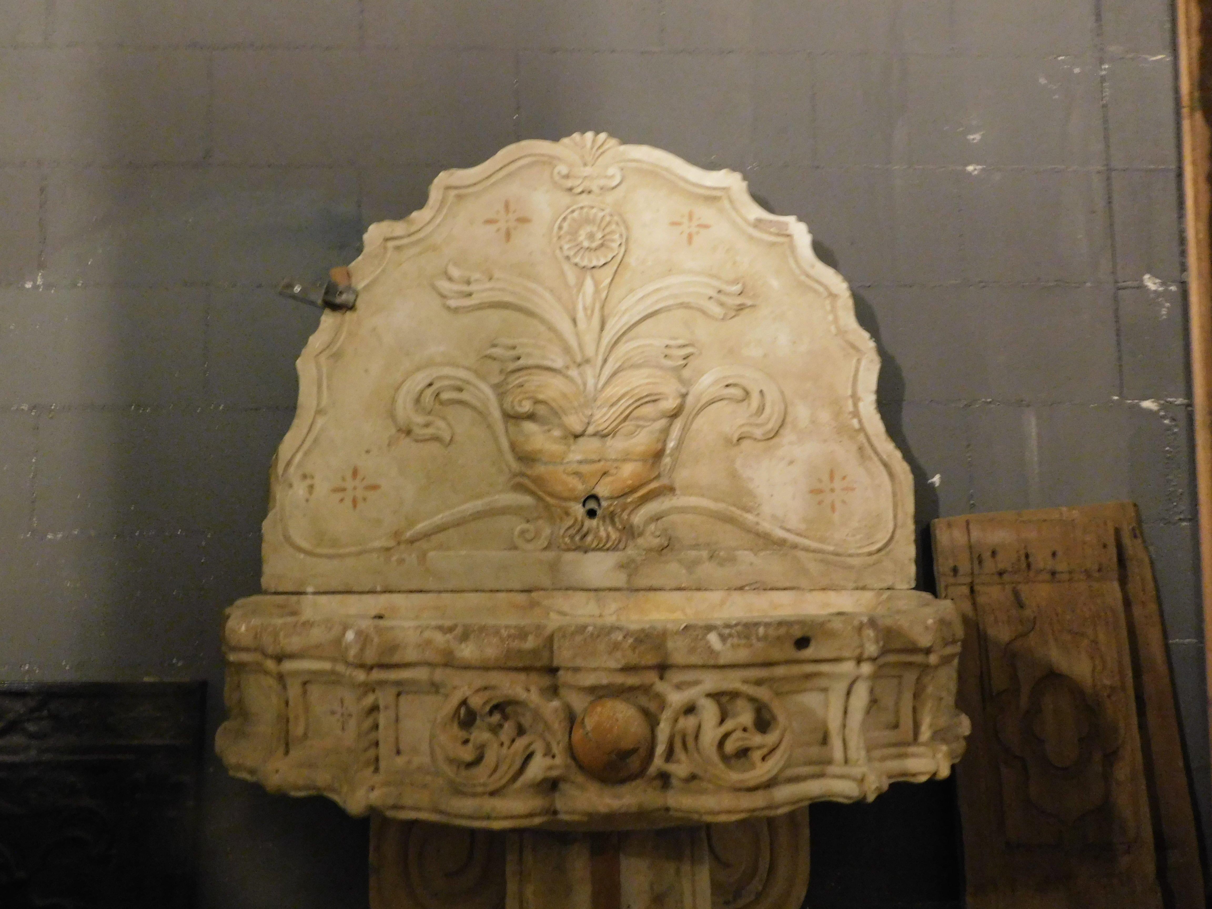 Ancient Fountain in Carved and Inlaid Marble, 16th/17th Century, from Sicily For Sale 2
