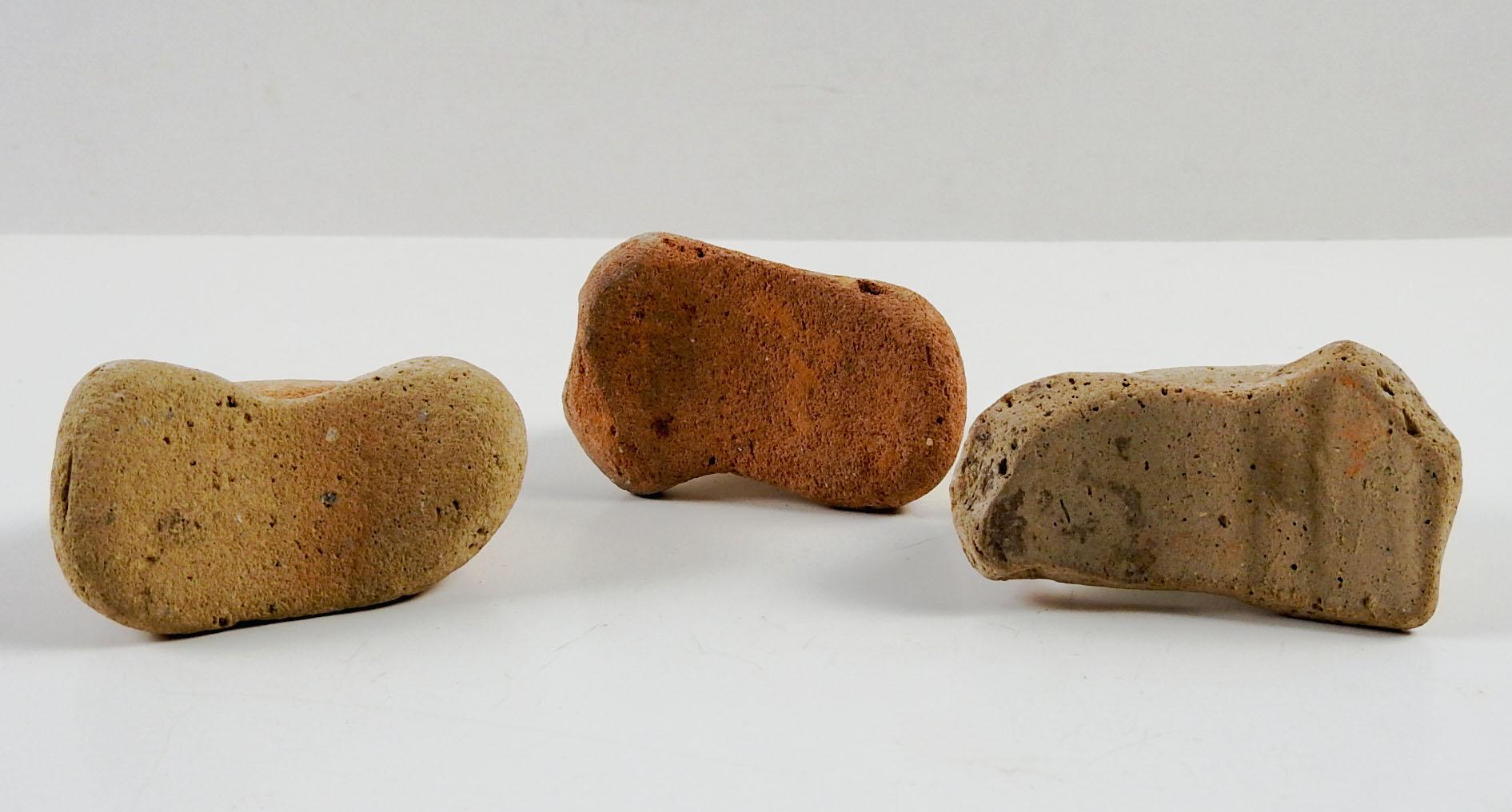 Fragments anciens de poterie méditerranéenne Poignées d'amphores   Ensemble de 3 pièces Abîmé - En vente à Seguin, TX
