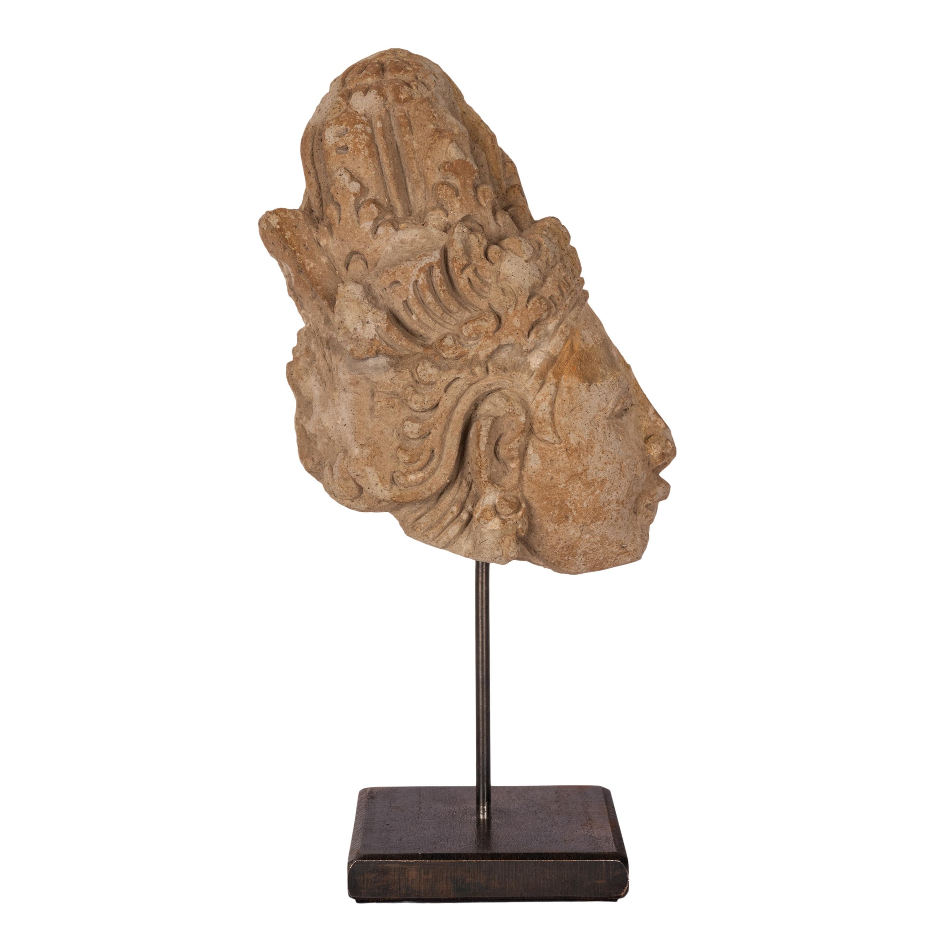 Antike Gandharan geschnitzte Stuck Greco buddhistische Bodhisattva-Kopfbüste 400-500 CE (18. Jahrhundert und früher) im Angebot