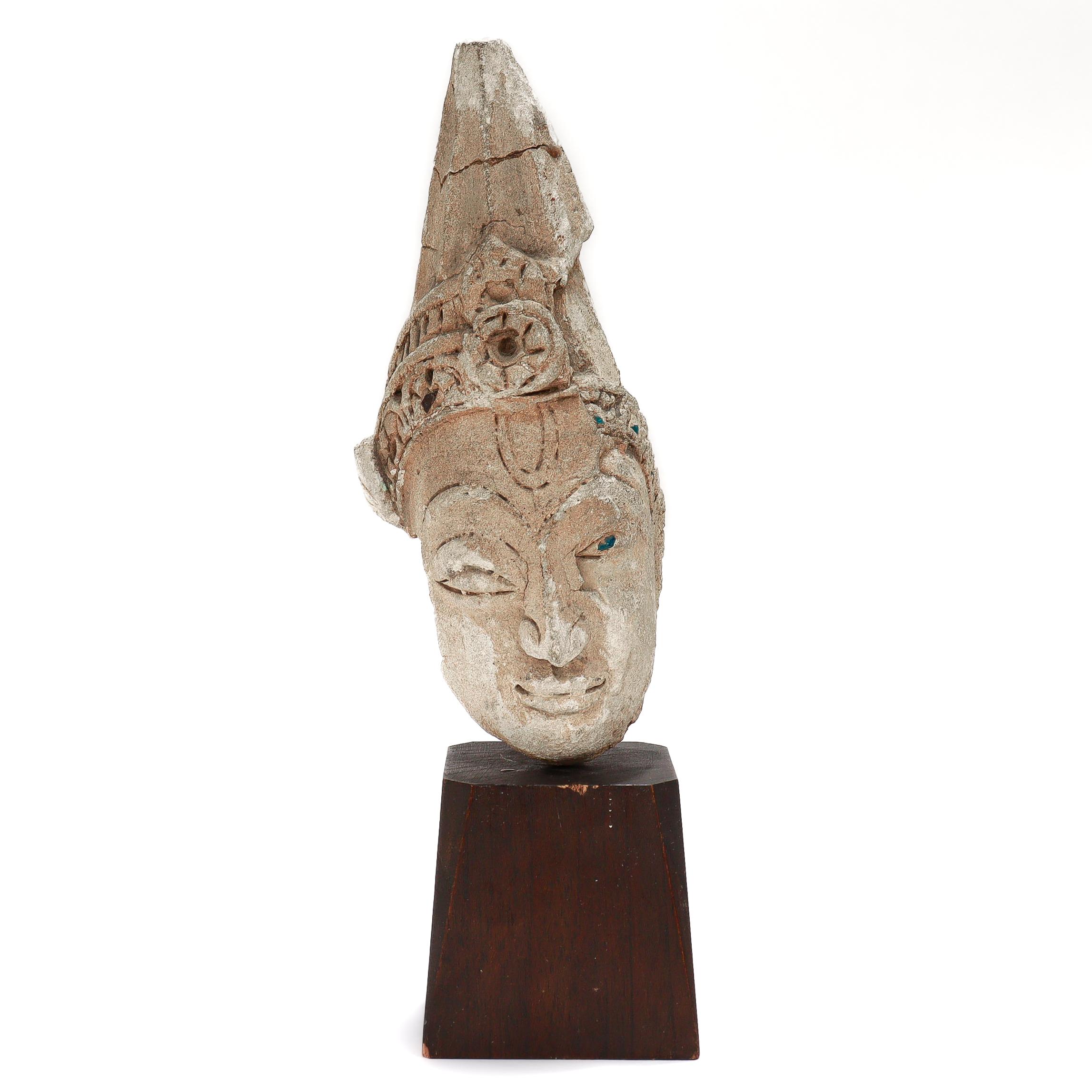 A fine ancient figural bust.

In stucco on terracotta.

In the form of the Buddha or a bodhisattva (possibly Avalokiteśvara/Guanyin).

With remnants of inlaid colored glass elements throughout.

Mounted on a contemprory black wooden plinth.

Simply