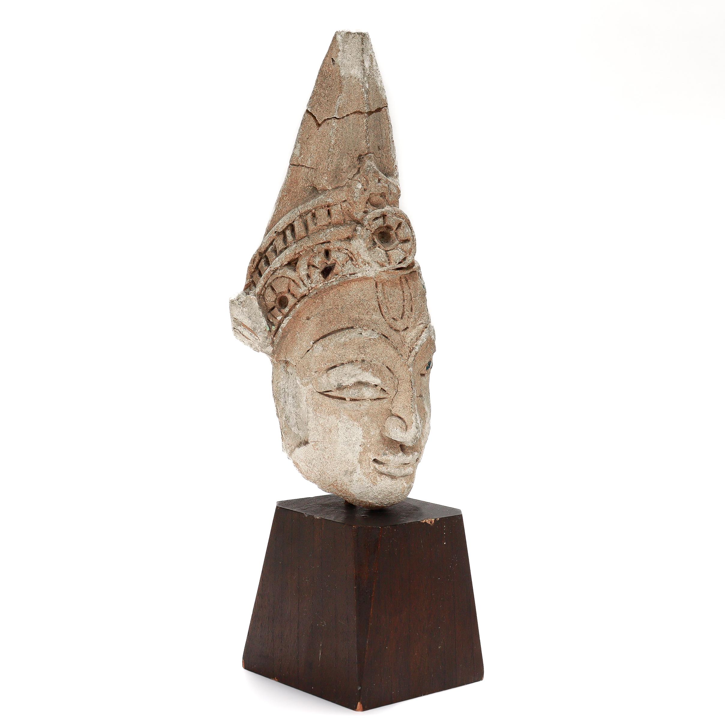 Ancient Gandharan Stucco on Terracotta Figural Buddha/Bodhisattva Bust For Sale 1