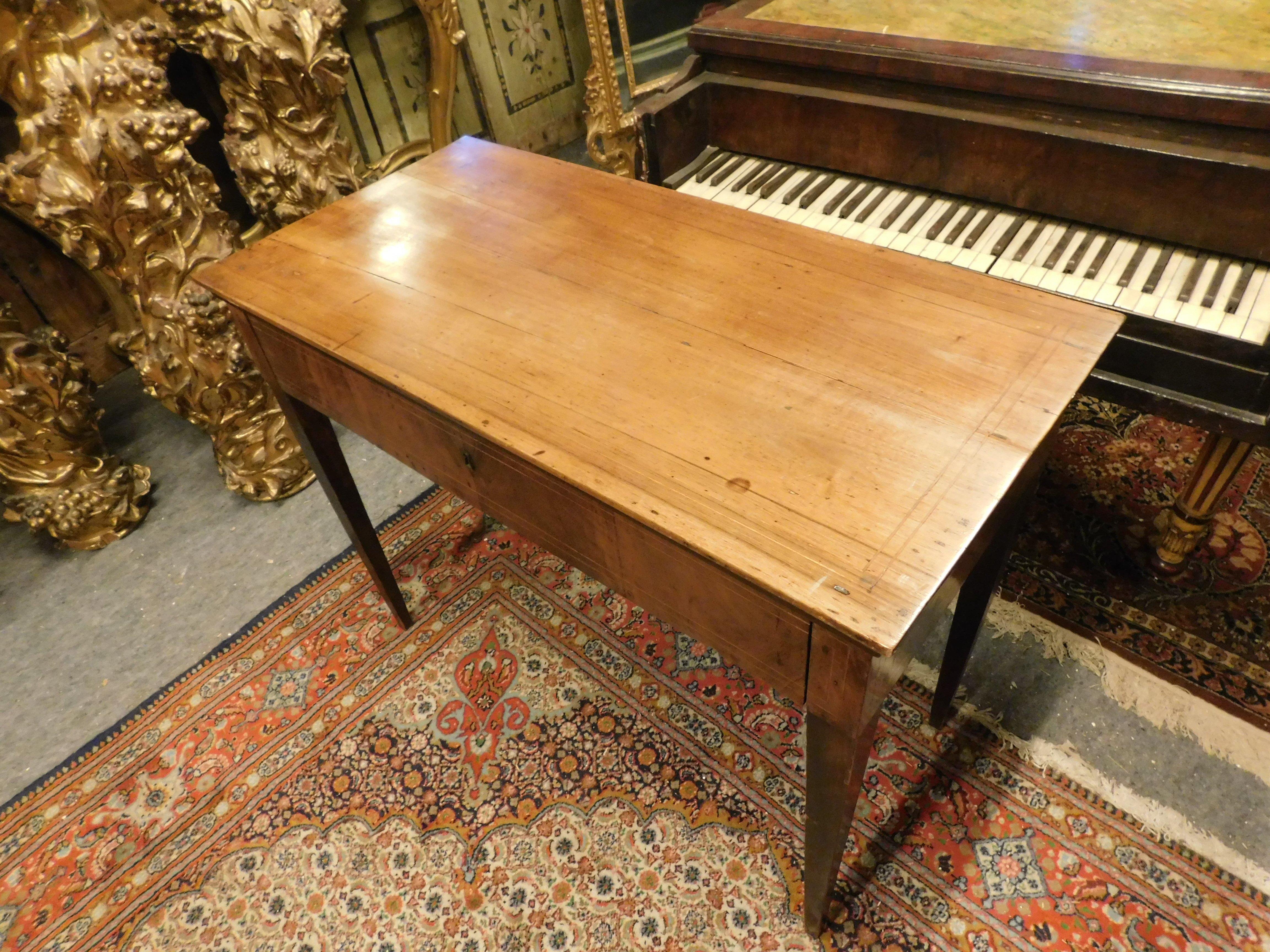 Ancient Genoese Writing Table in Walnut, from the 18th Century, Italy 5