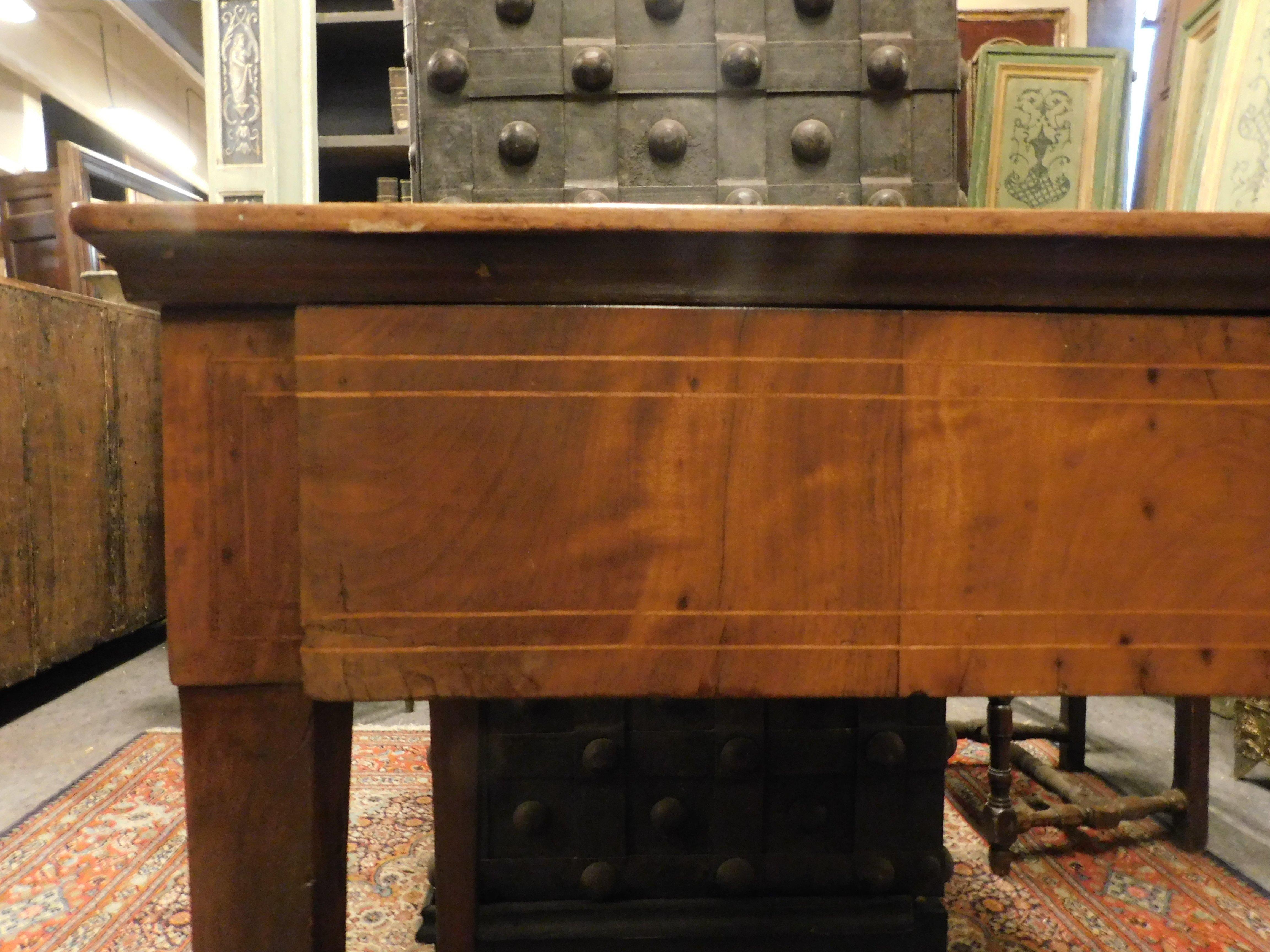 18th Century and Earlier Ancient Genoese Writing Table in Walnut, from the 18th Century, Italy