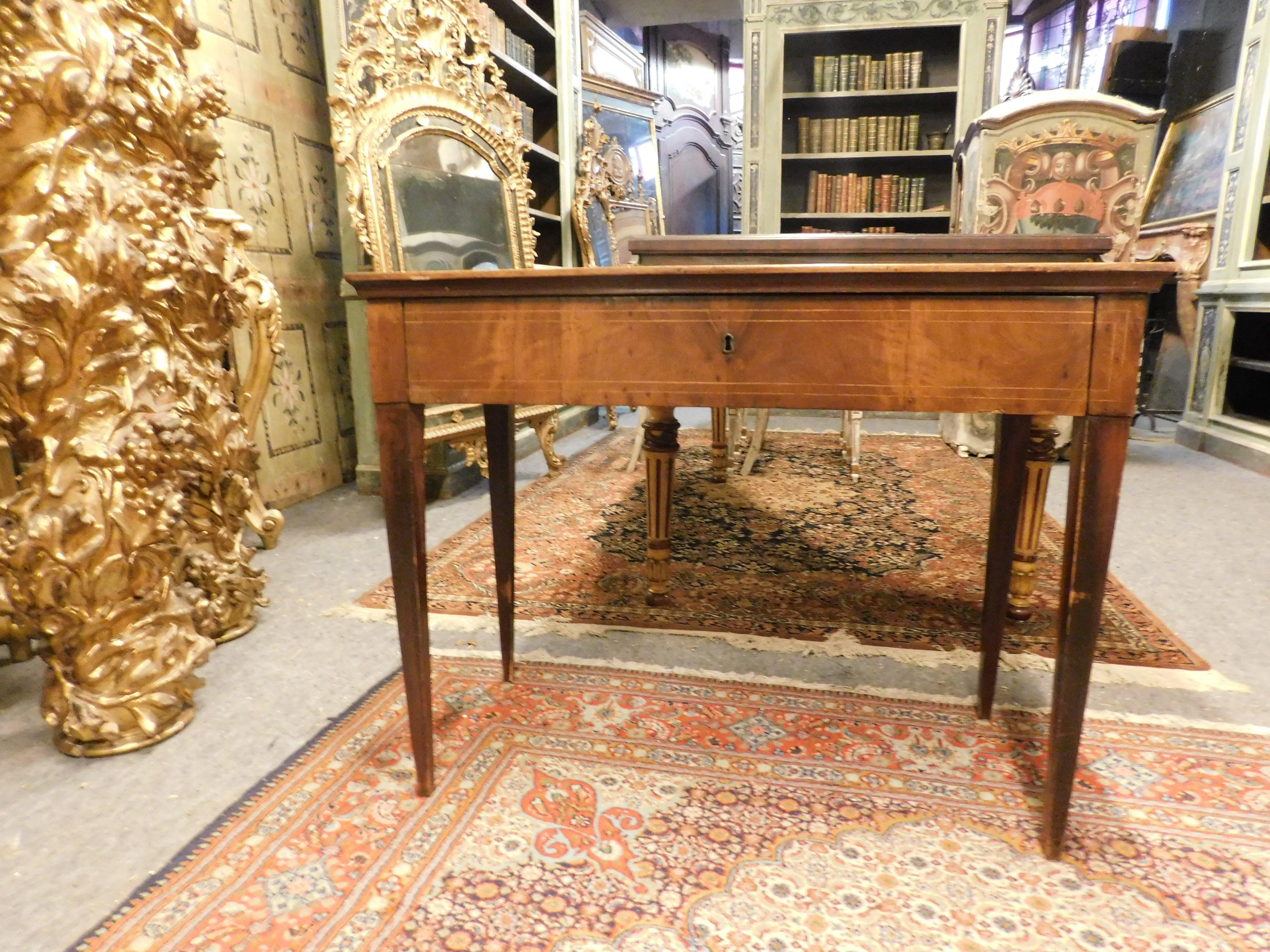 Ancient Genoese Writing Table in Walnut, from the 18th Century, Italy 3