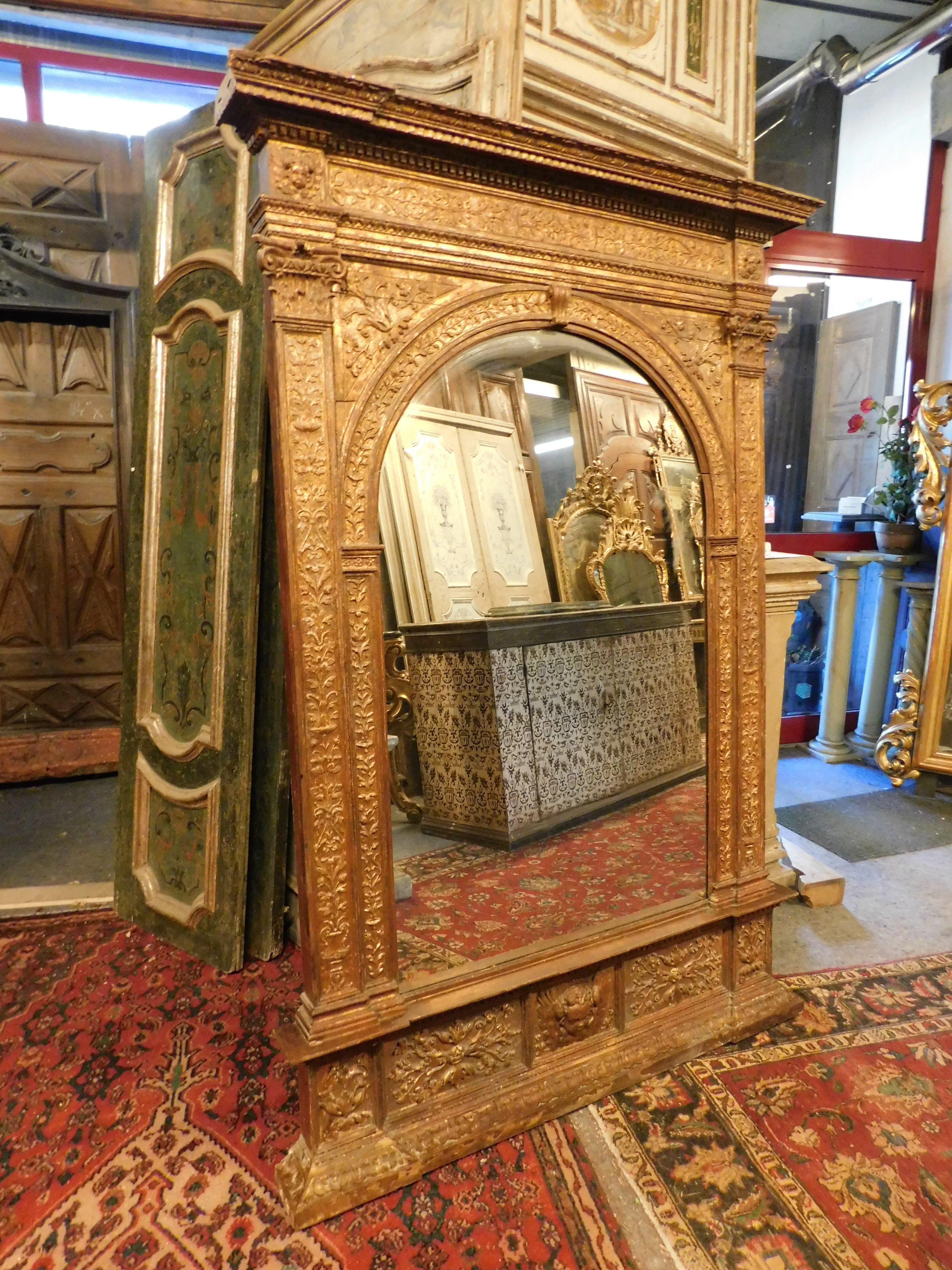 Antique rectangular gilded and richly hand-sculpted floor mirror with wooden frame, built in the middle of the 19th century for a palace in Italy (Florence).
maximum external measurements in cm w 136 x H 198, with protruding hat and arched mirror,