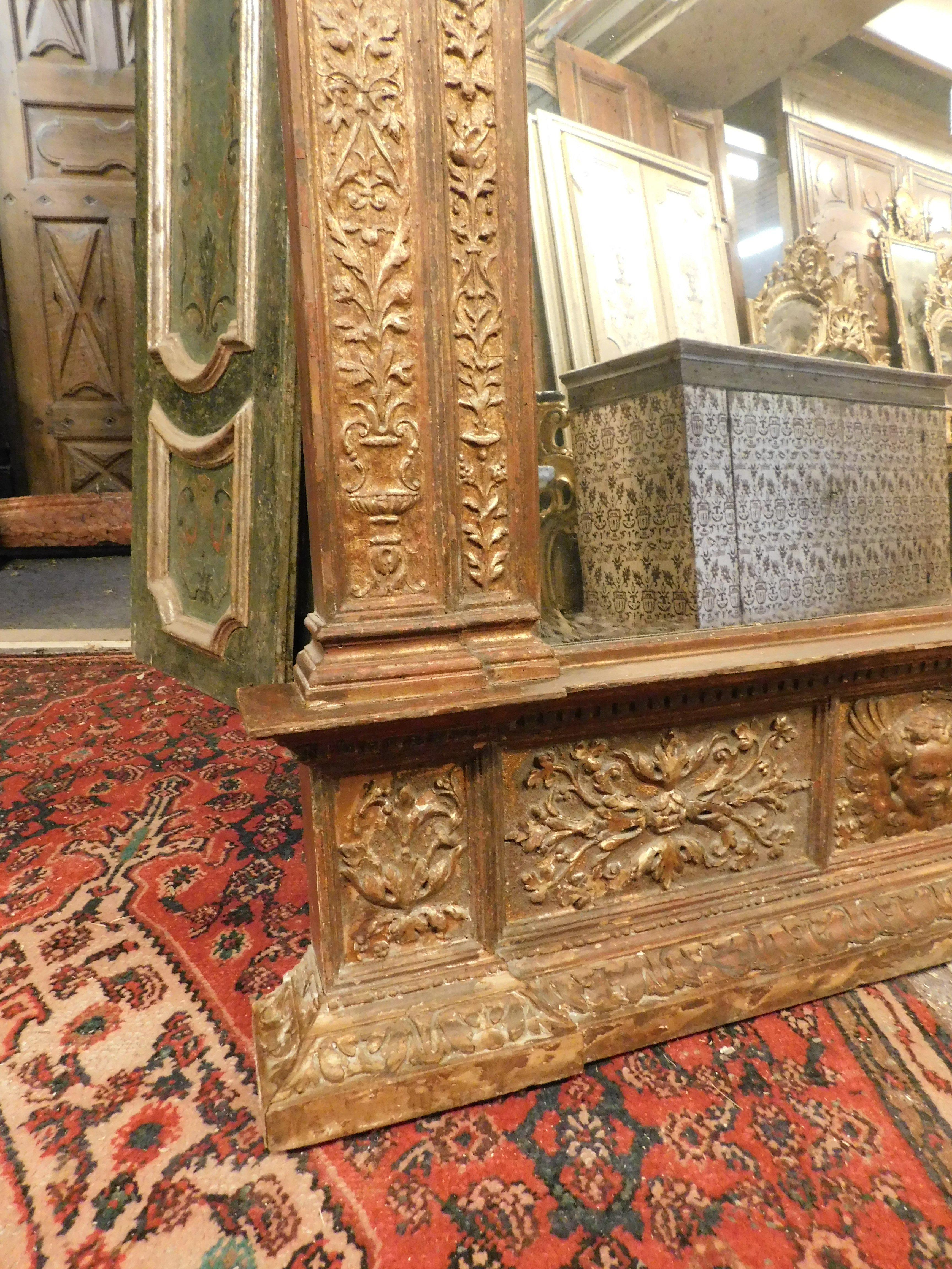 Antiker vergoldeter und geschnitzter Bodenspiegel, Italien, 19. Jahrhundert (Italienisch) im Angebot