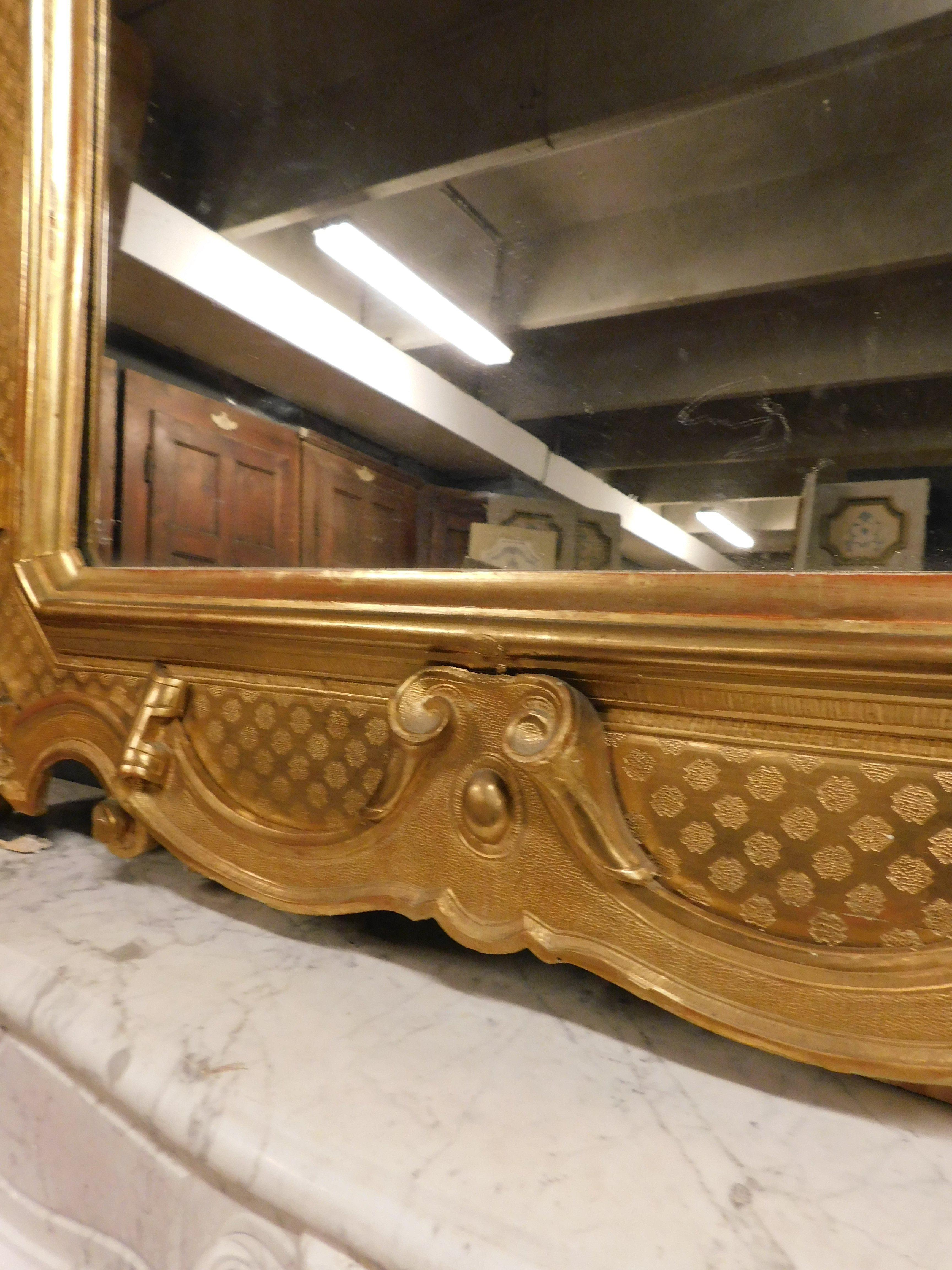 Ancient Gilded and Richly Carved Mirror, 19th Century, Italy For Sale 1