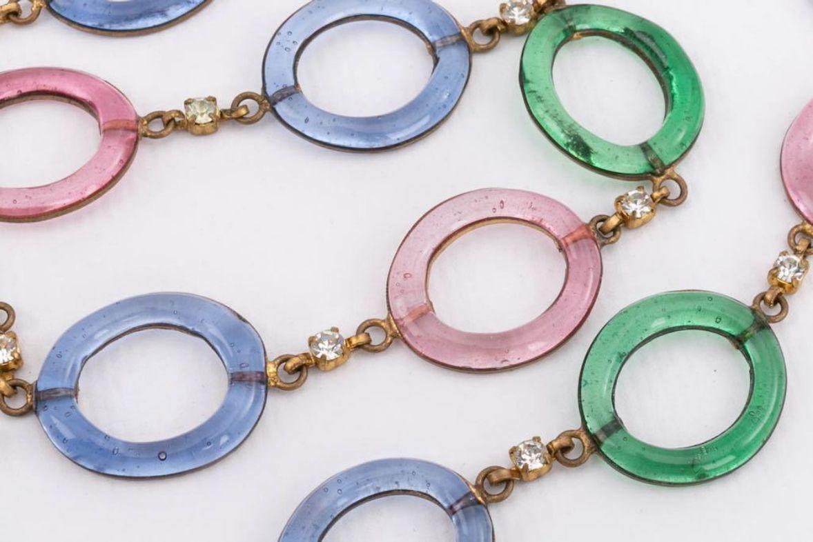 Antike Halskette aus vergoldetem Metall mit Ringen aus Glaspaste Damen im Angebot